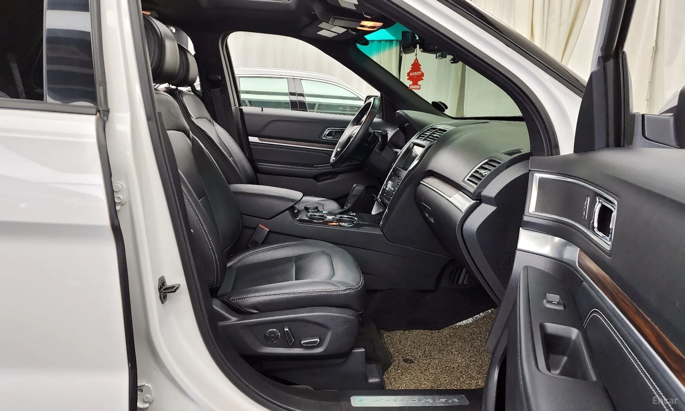 Ford Explorer превью 11