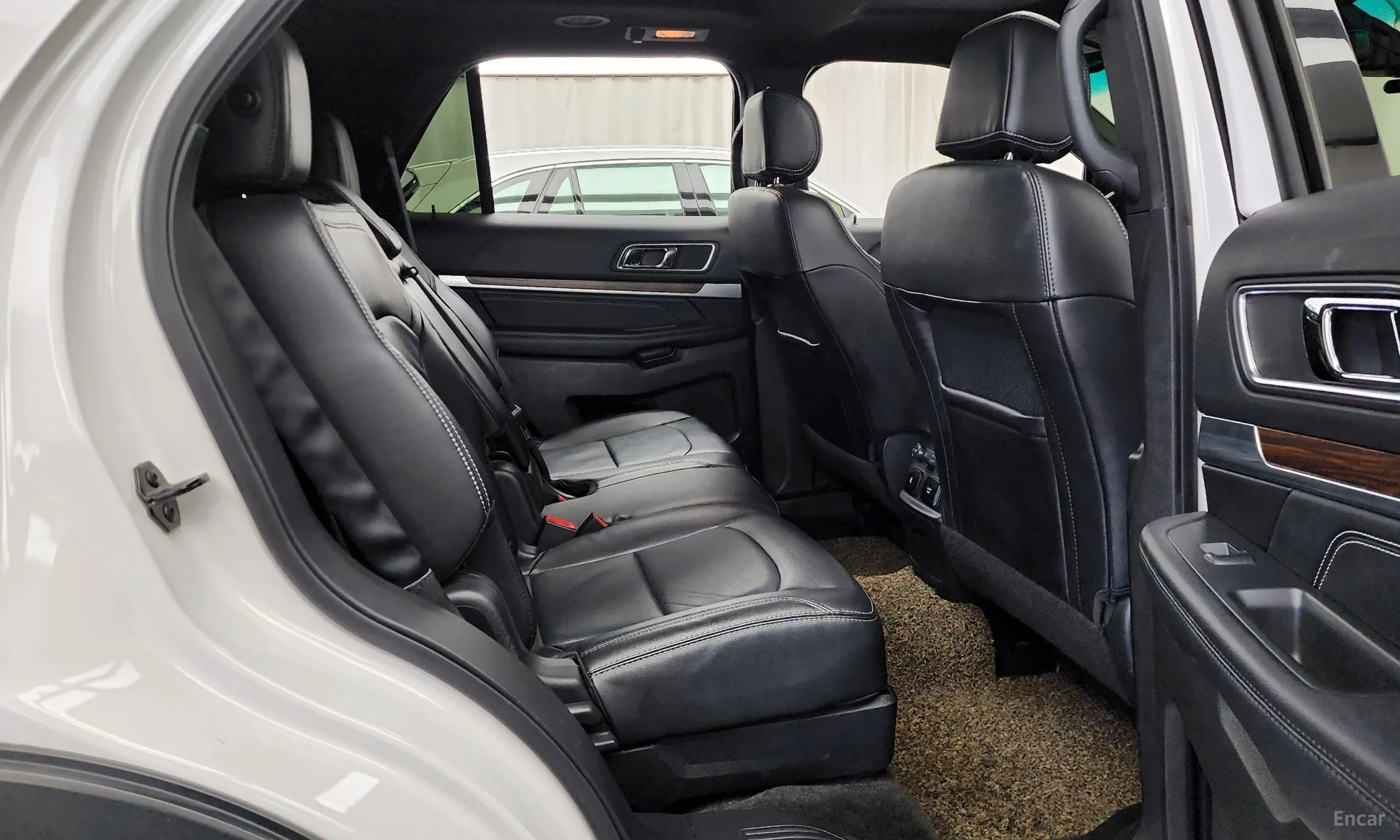 Ford Explorer превью 12