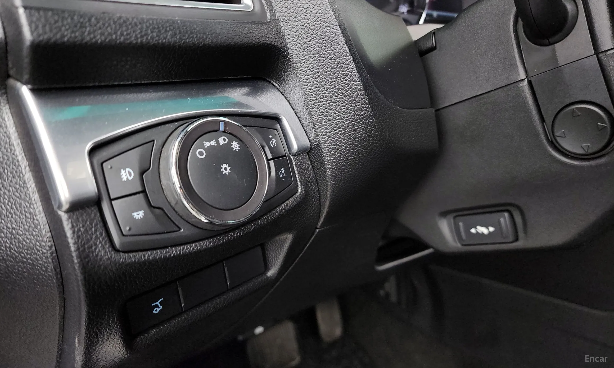 Ford Explorer превью 16