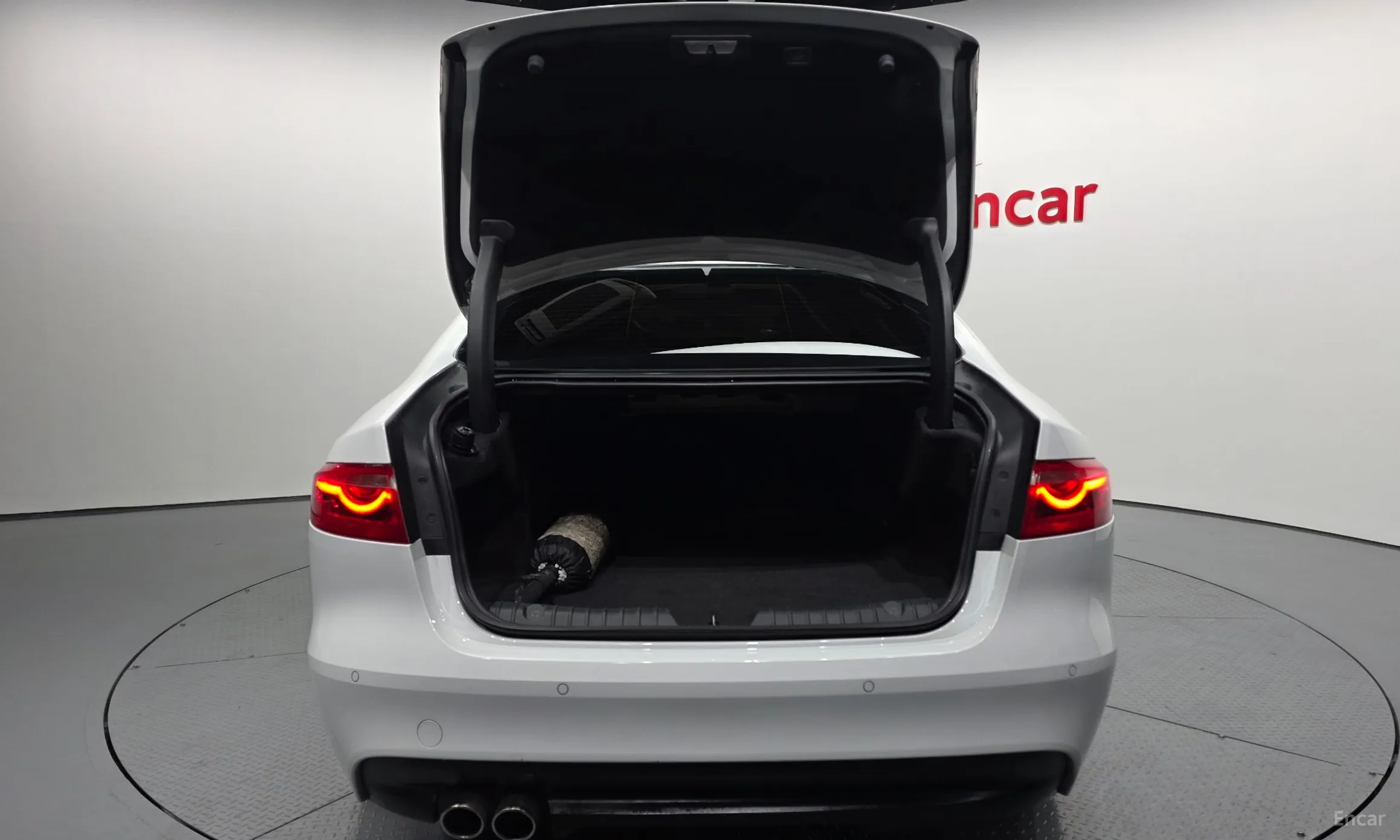 Jaguar XF (x260) превью 20