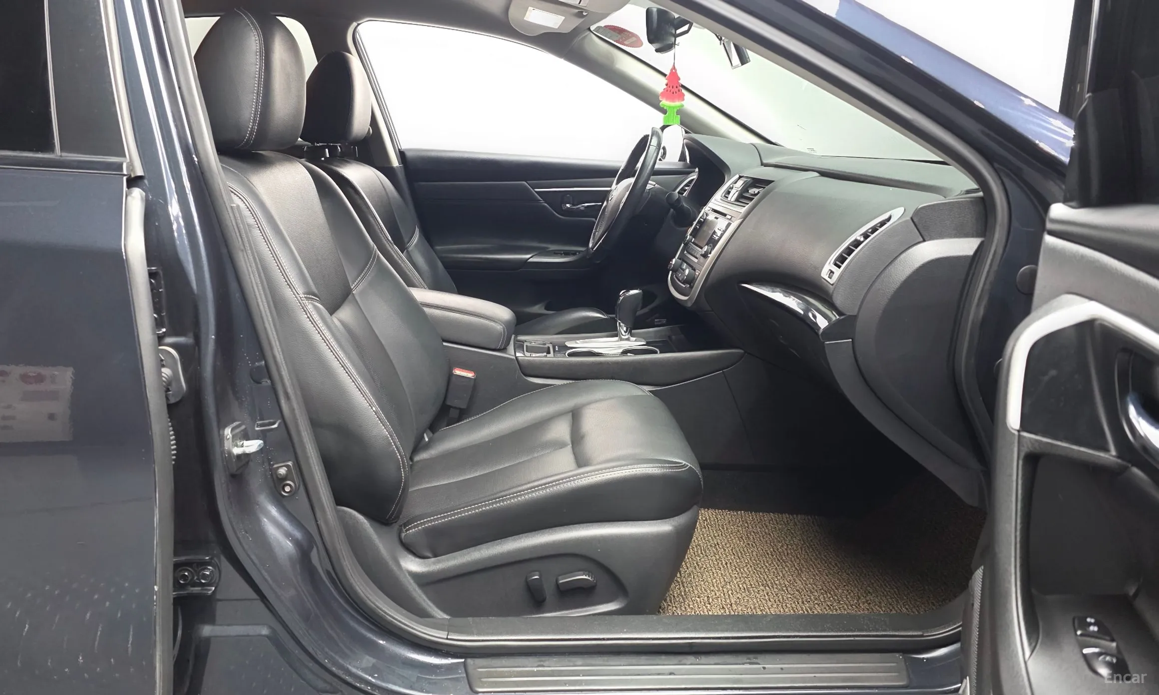 Nissan Altima превью 11