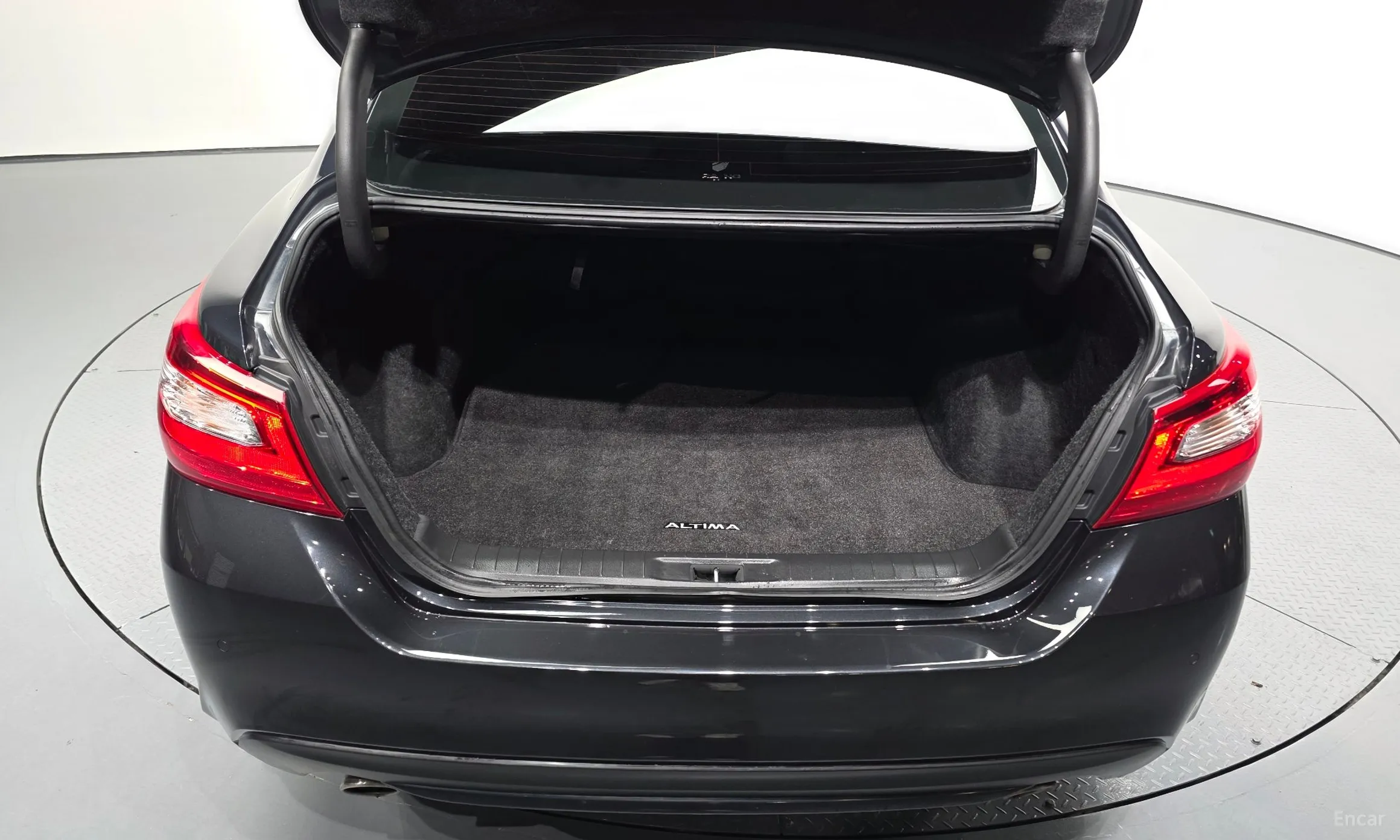 Nissan Altima превью 20