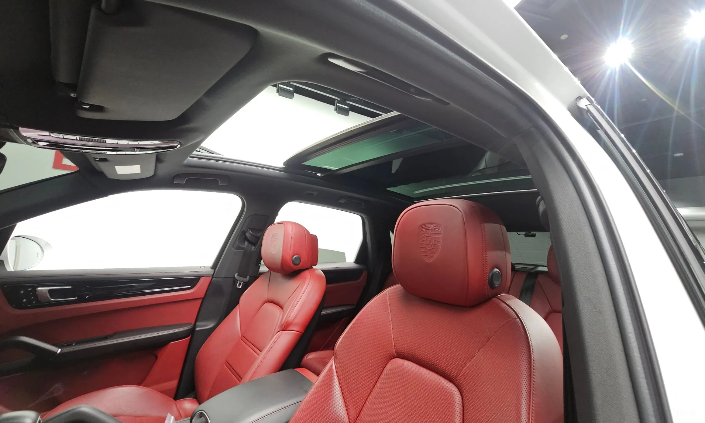 Porsche Cayenne (PO536) превью 16