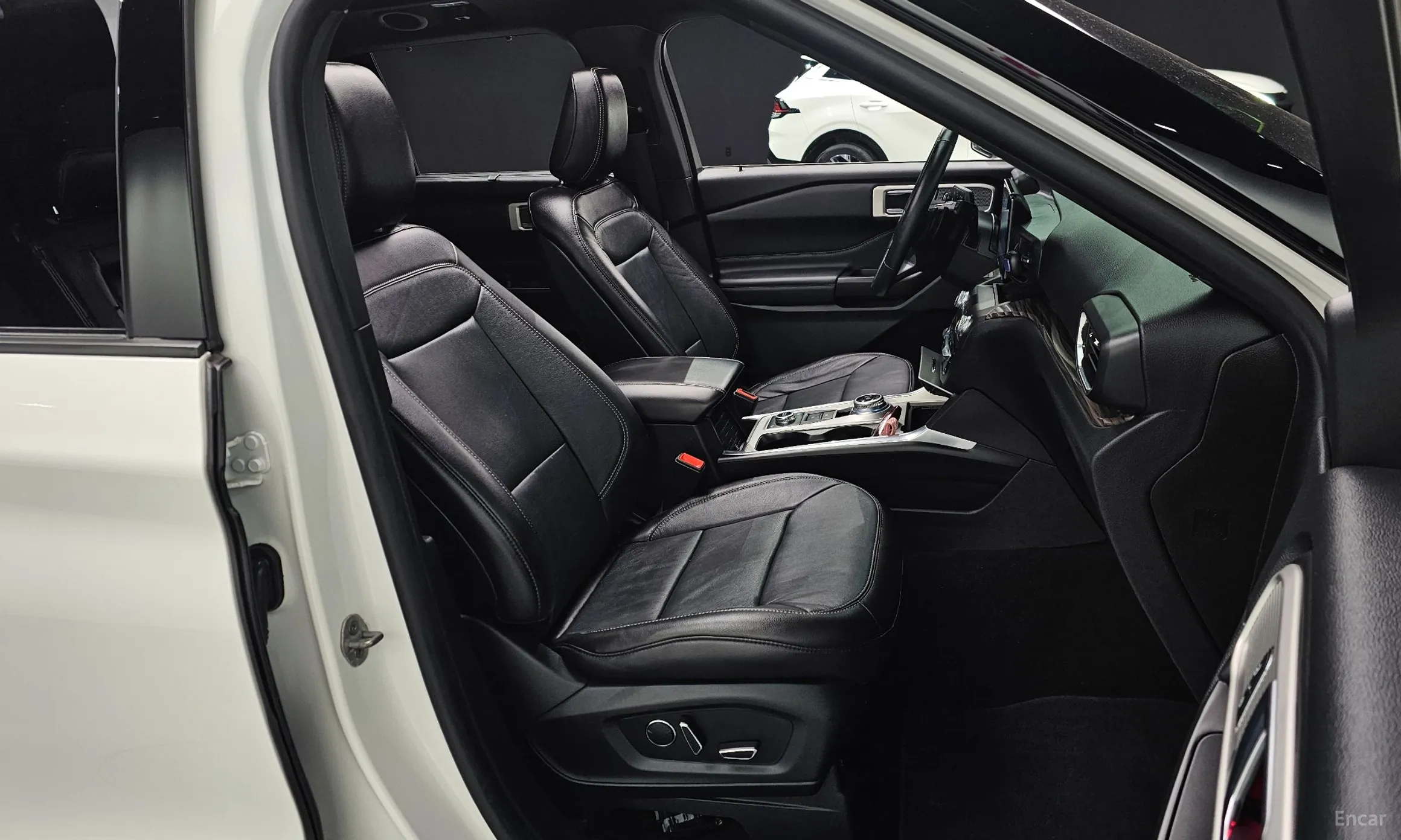 Ford Explorer 6th Generation превью 10