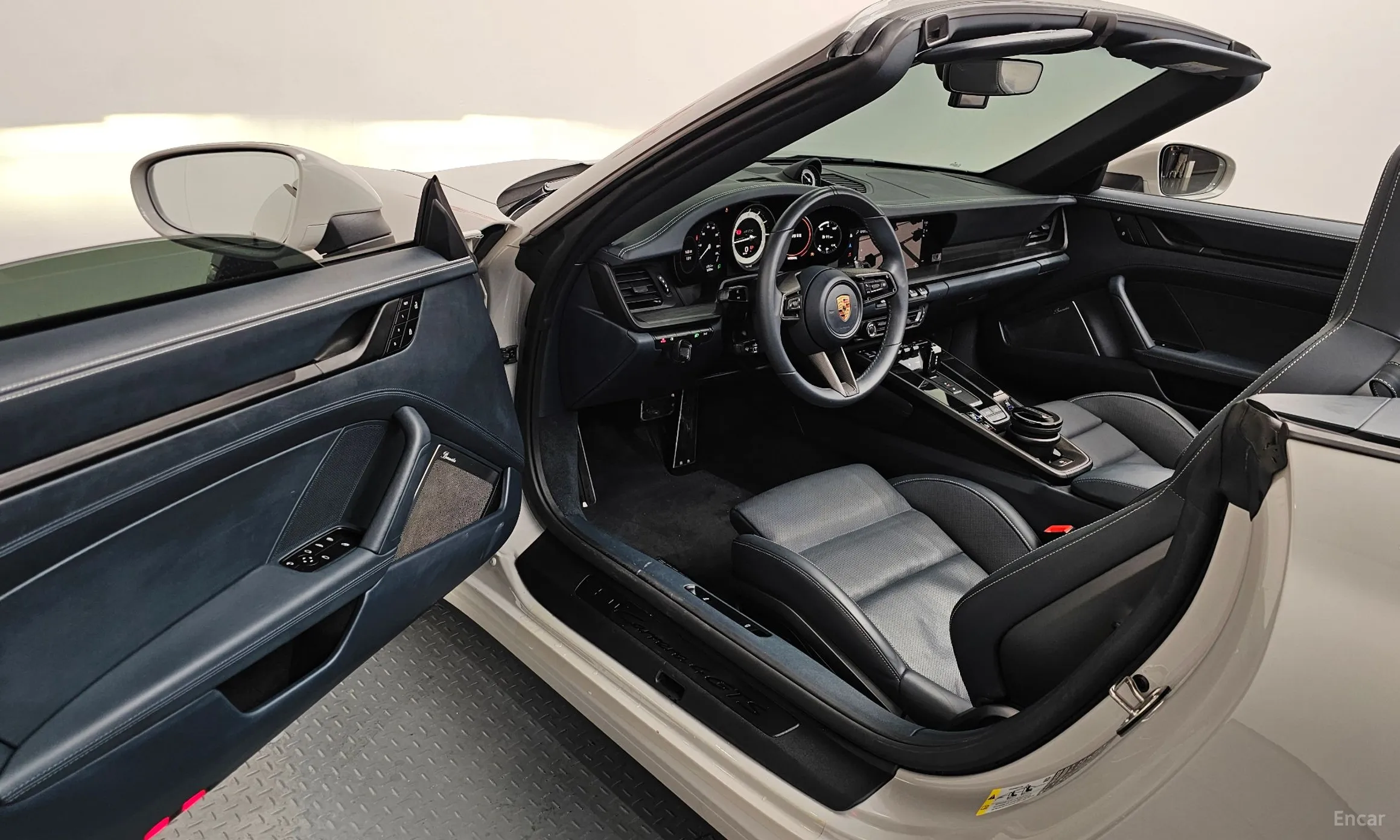 Porsche 911 (992) превью 10