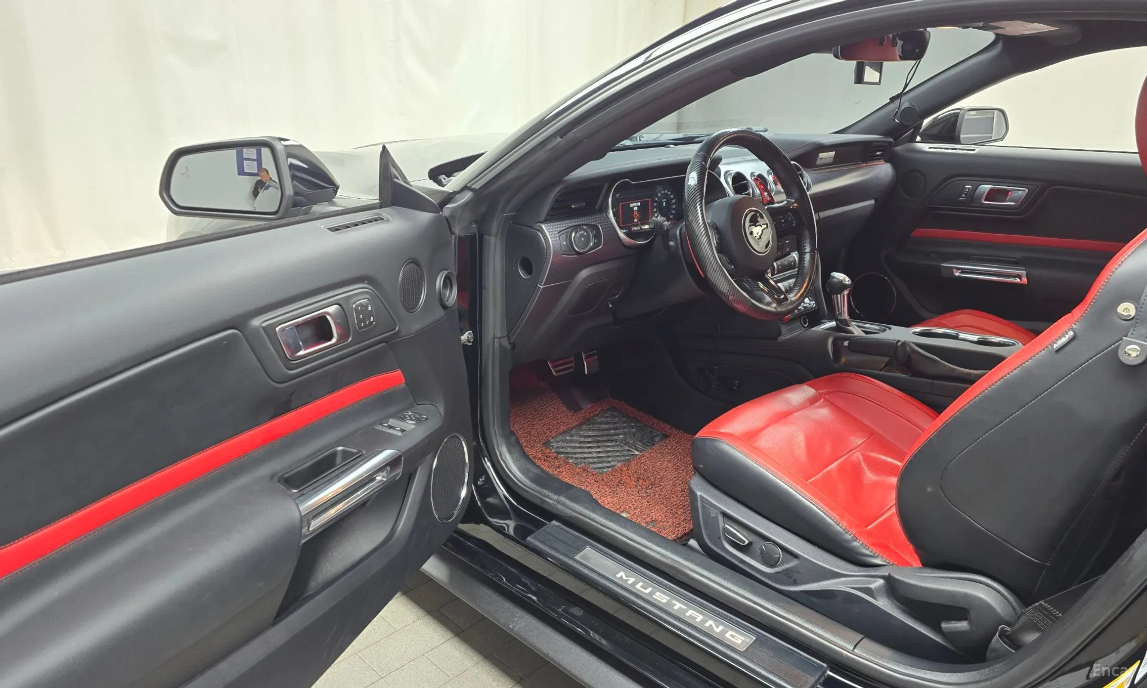 Ford Mustang превью 10