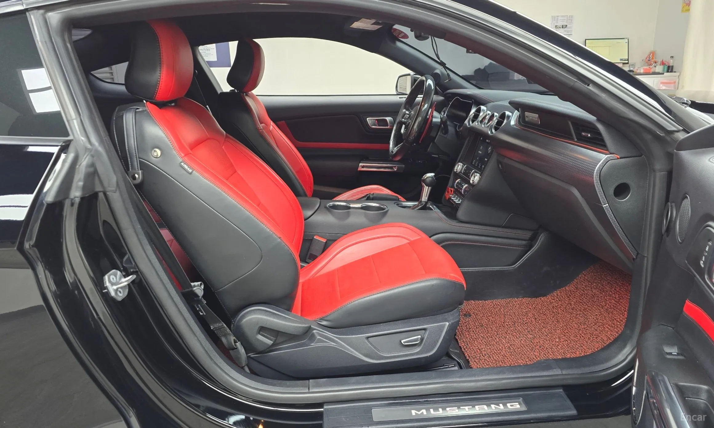 Ford Mustang превью 11