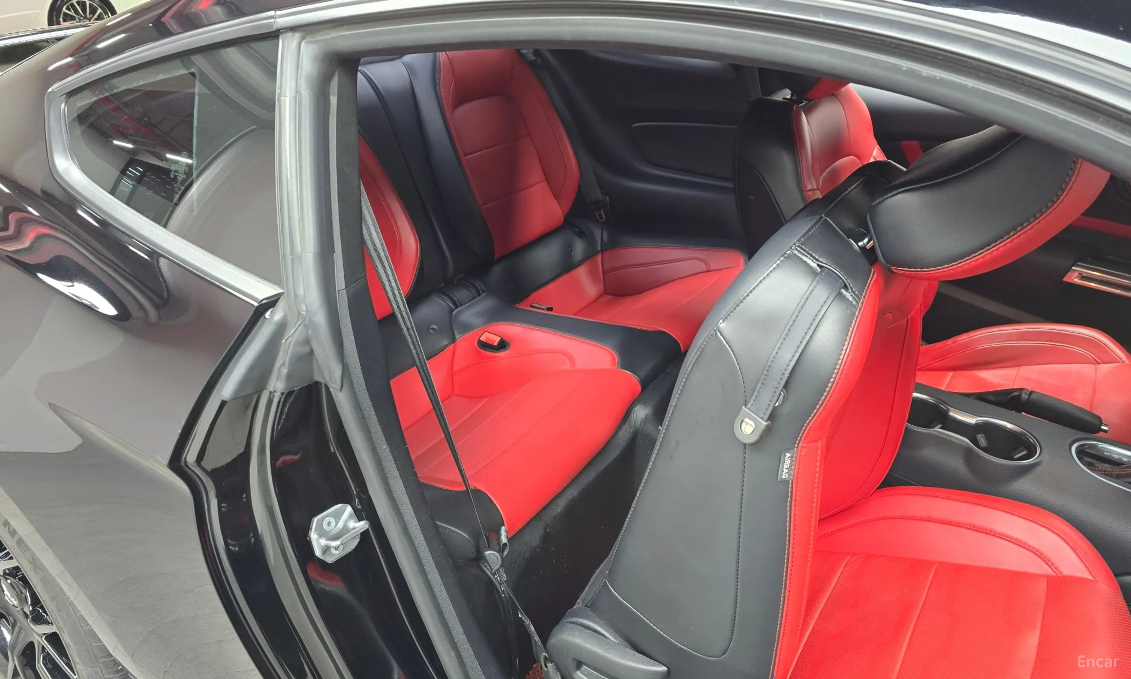 Ford Mustang превью 12