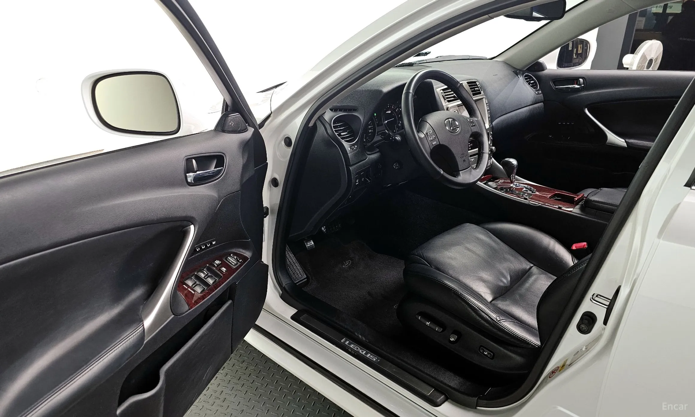 Lexus IS250 превью 10