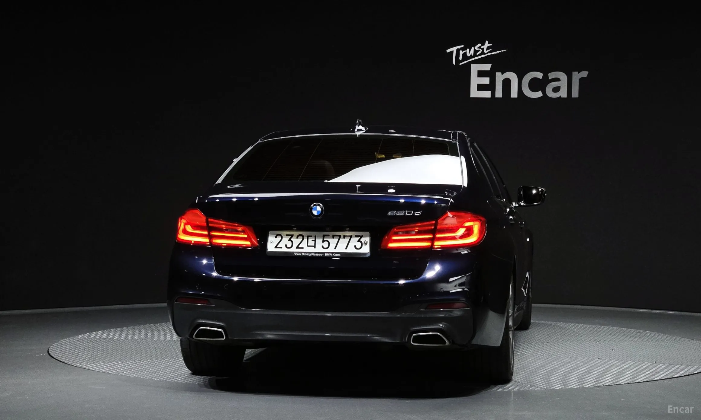 BMW 5 Series (G30) превью 4