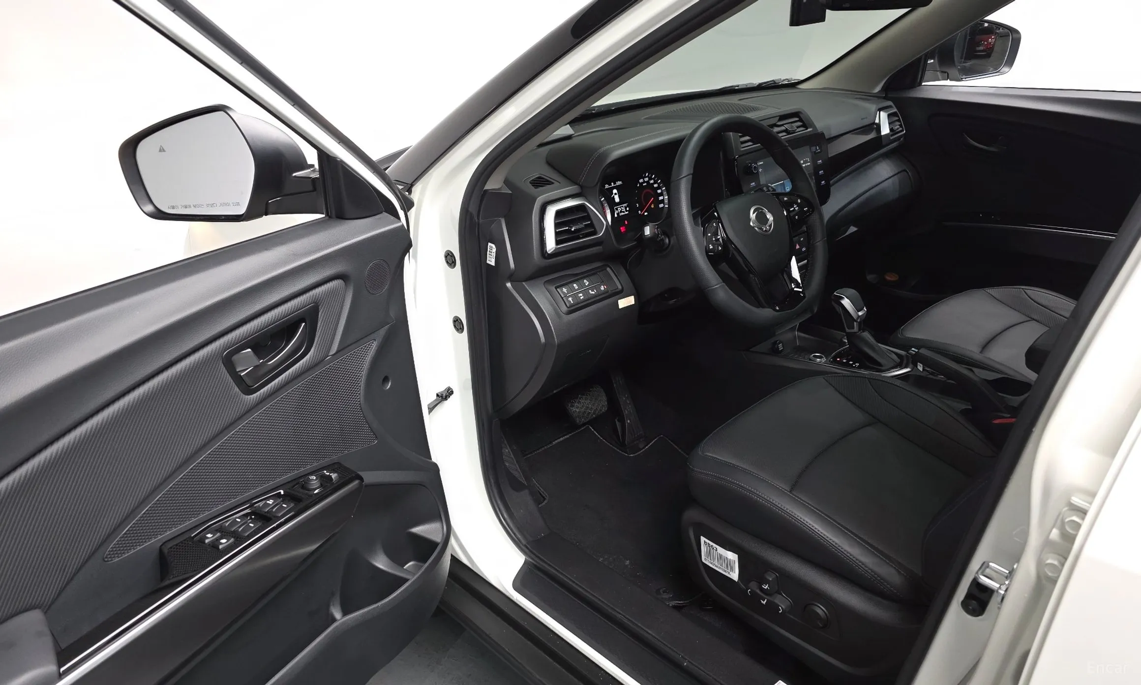 KG Mobility (SsangYong) Tivoli превью 10