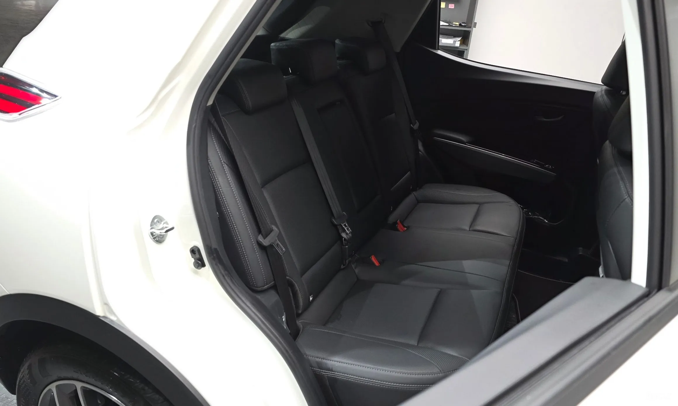 KG Mobility (SsangYong) Tivoli превью 11