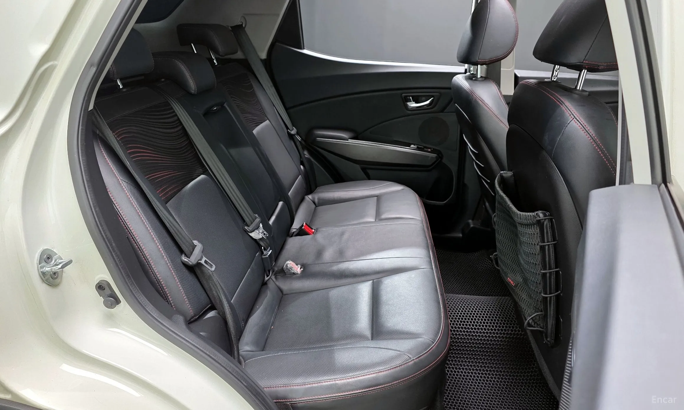 KG Mobility (SsangYong) Tivoli Air превью 12