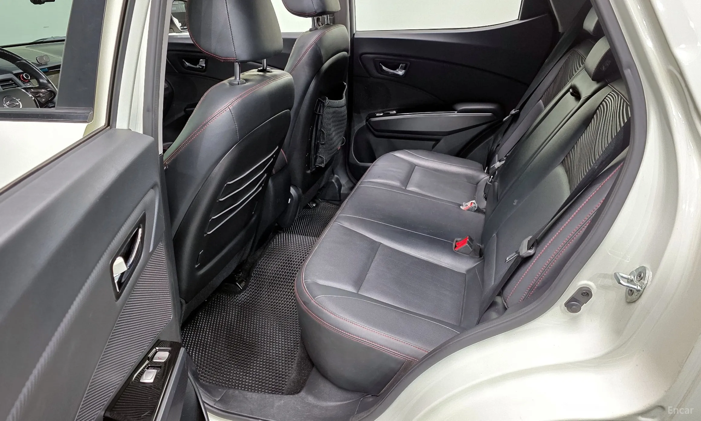 KG Mobility (SsangYong) Tivoli Air превью 13