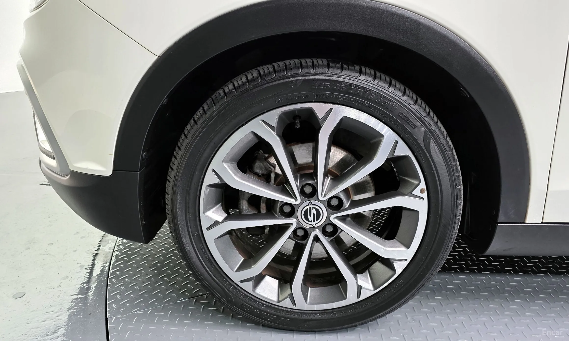 KG Mobility (SsangYong) Tivoli Air превью 5