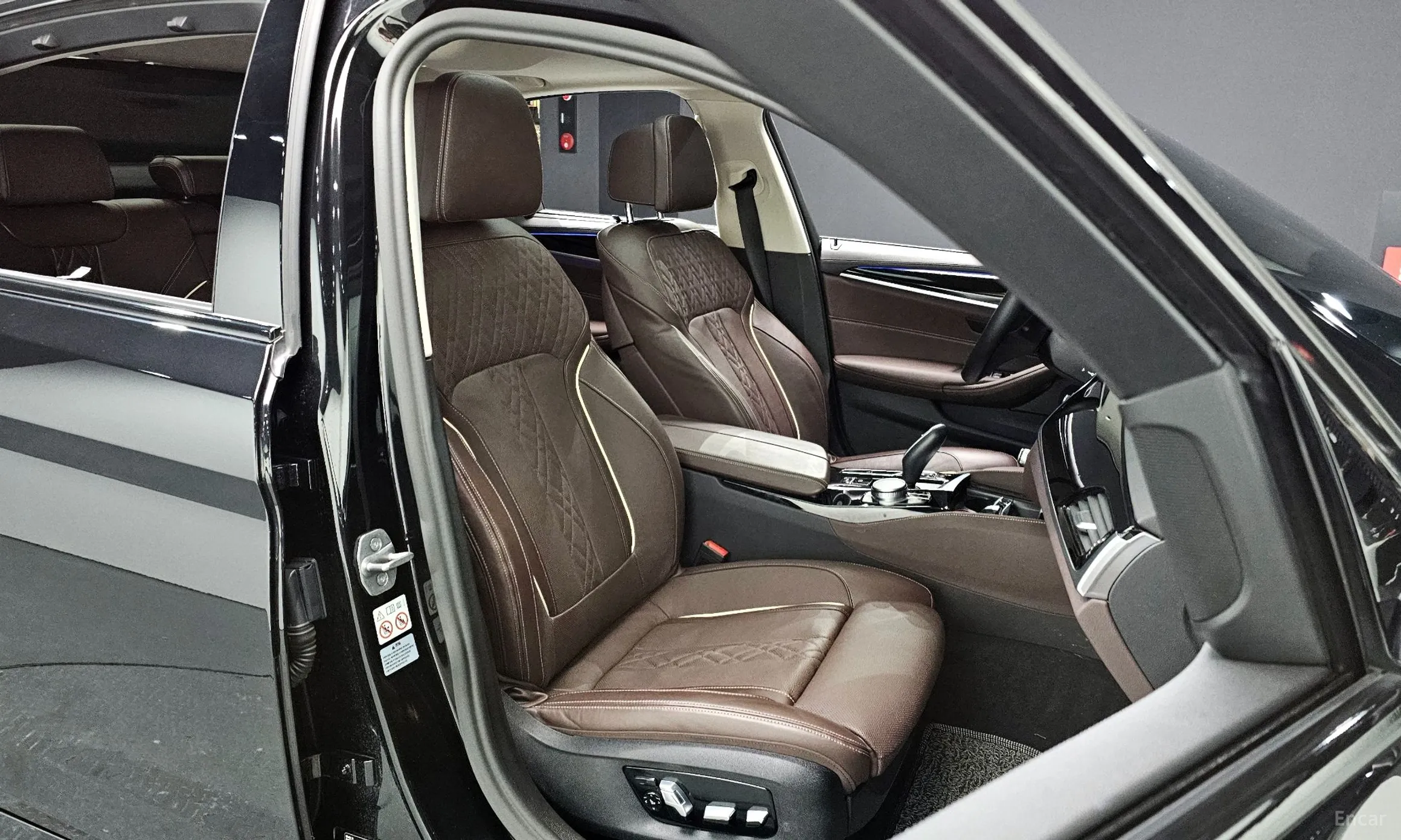 BMW 5 Series (G30) превью 10