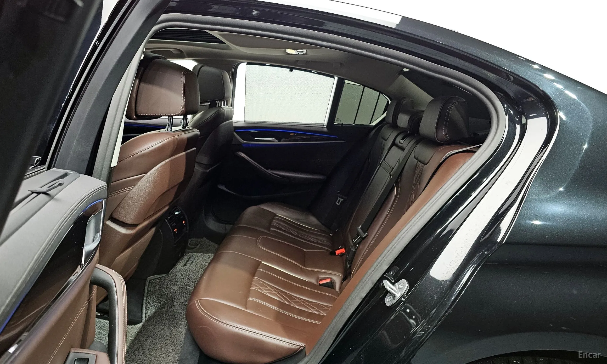 BMW 5 Series (G30) превью 12