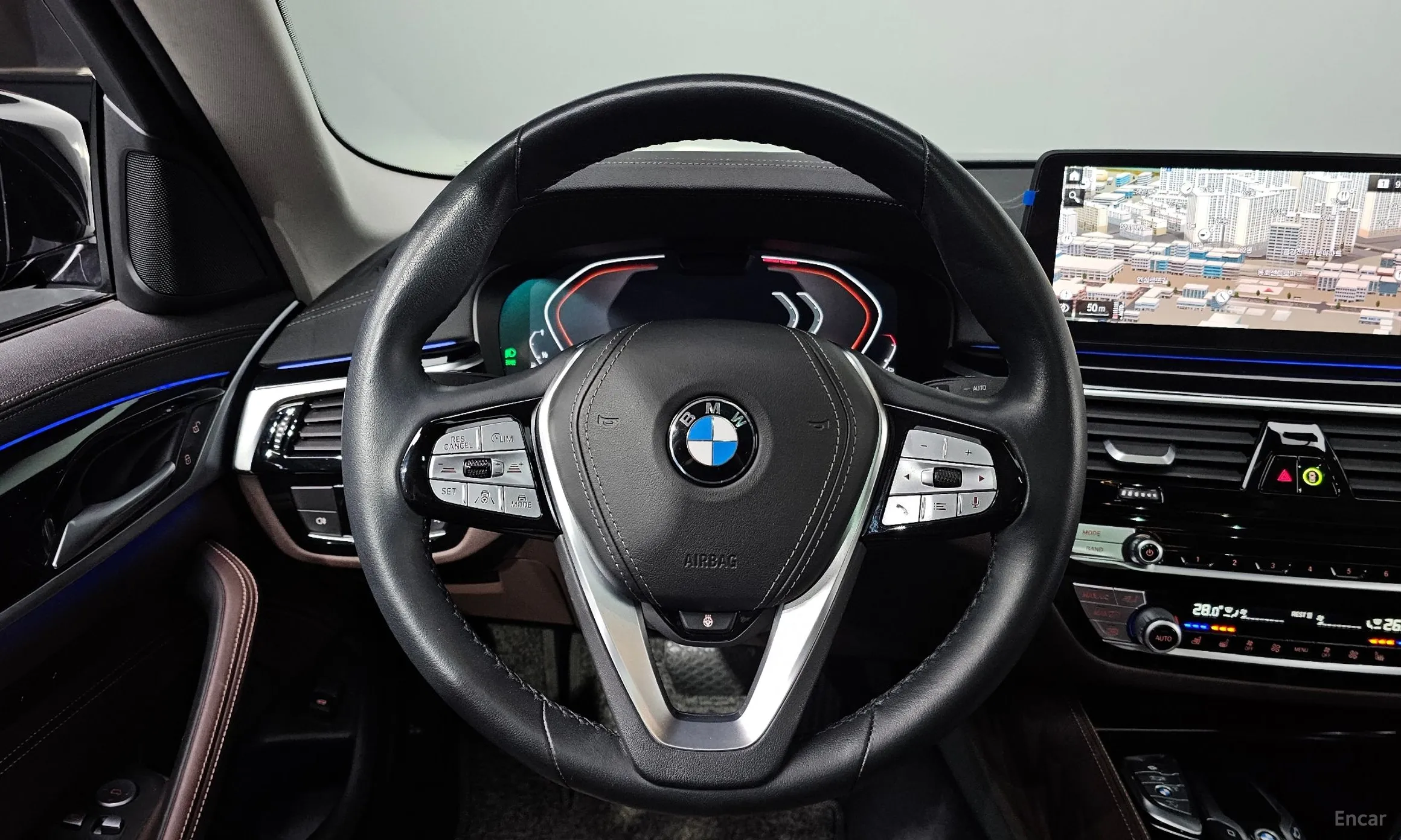 BMW 5 Series (G30) превью 13