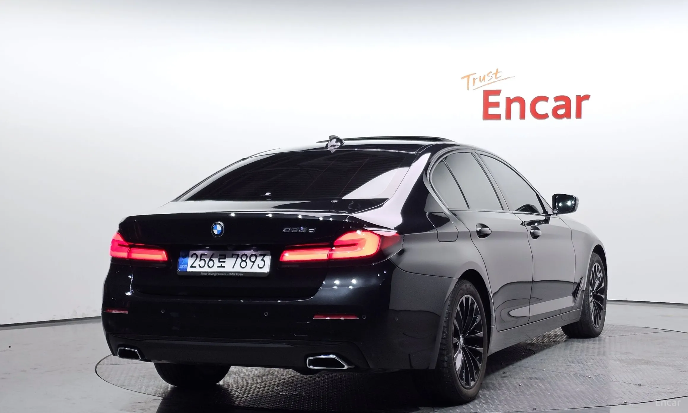 BMW 5 Series (G30) превью 2