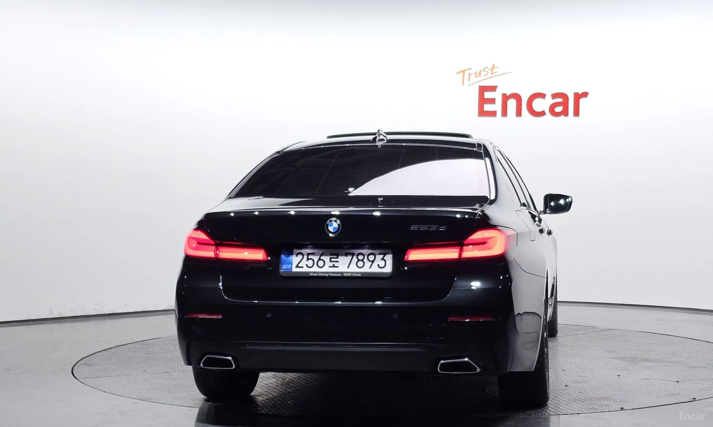 BMW 5 Series (G30) превью 4