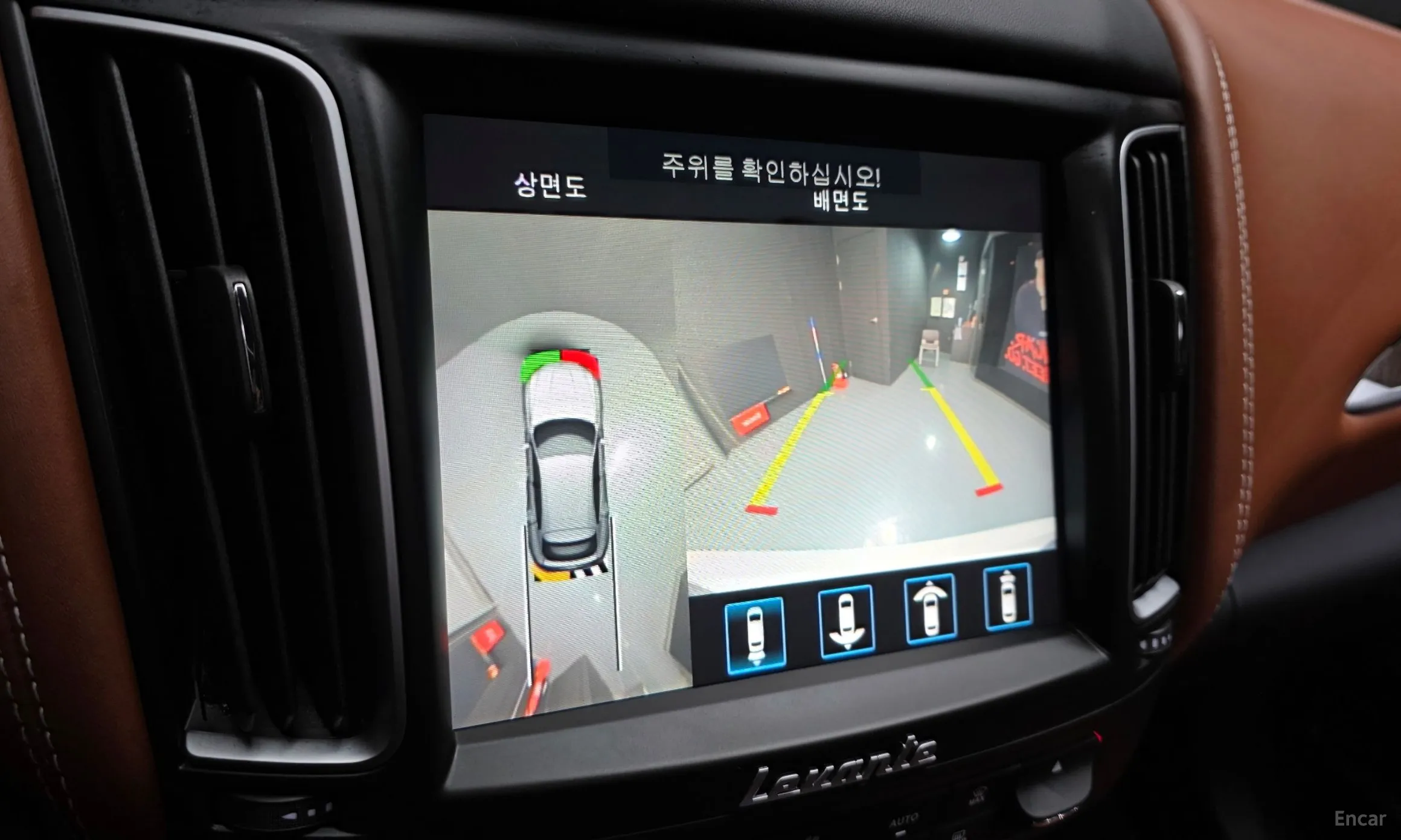 Maserati Levante превью 15