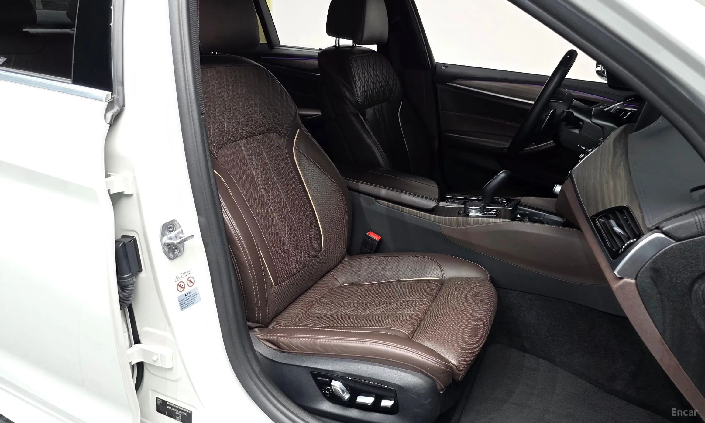 BMW 5 Series (G30) превью 10
