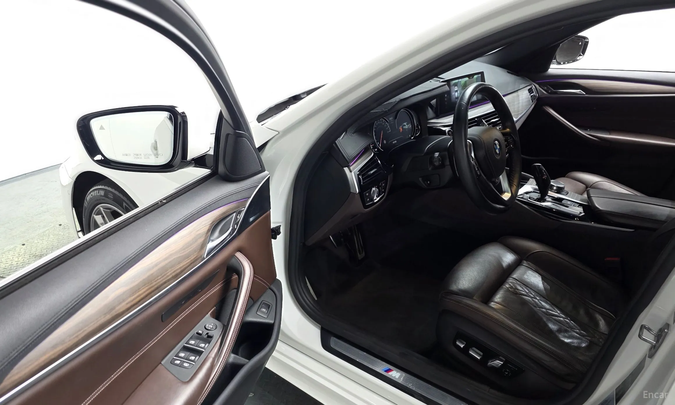 BMW 5 Series (G30) превью 11
