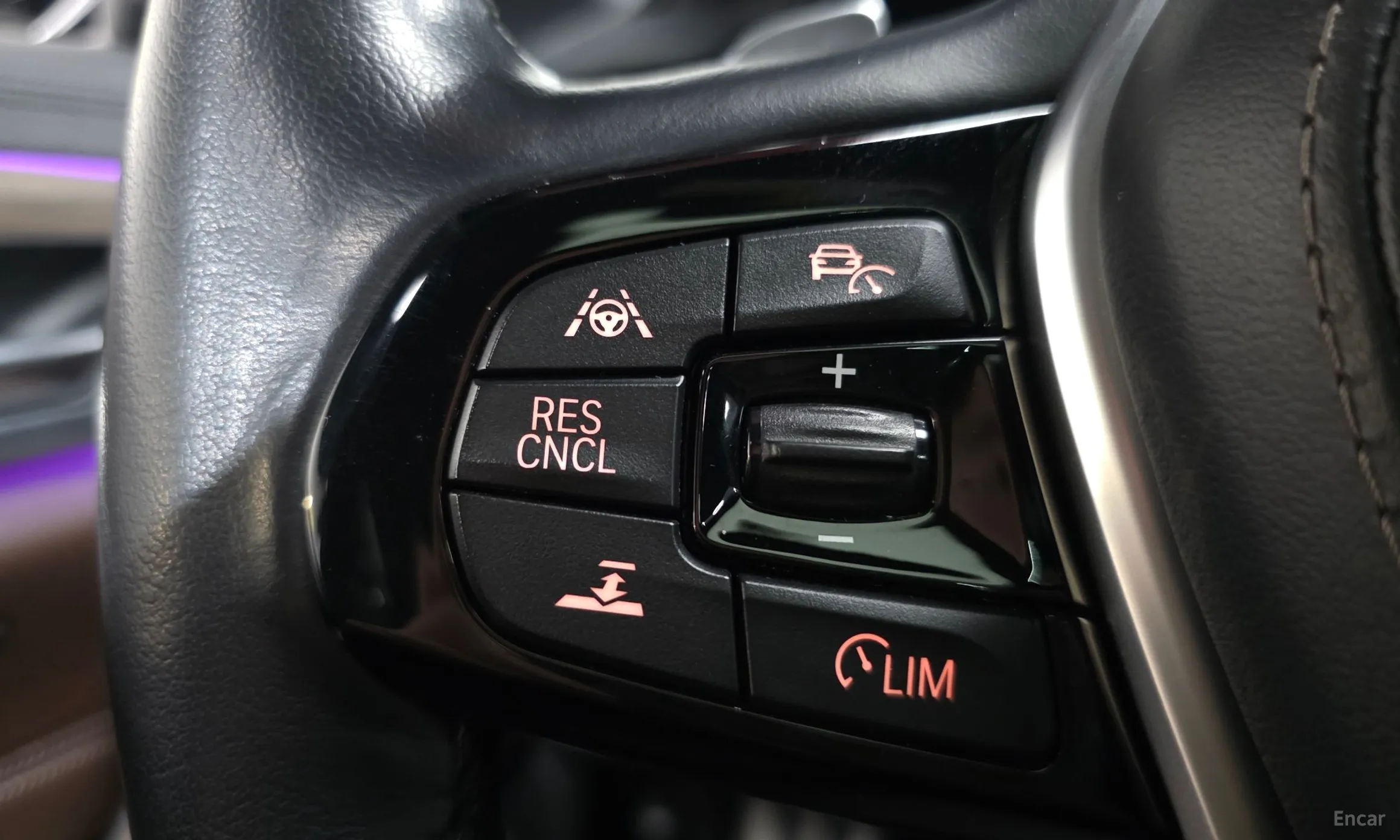 BMW 5 Series (G30) превью 17