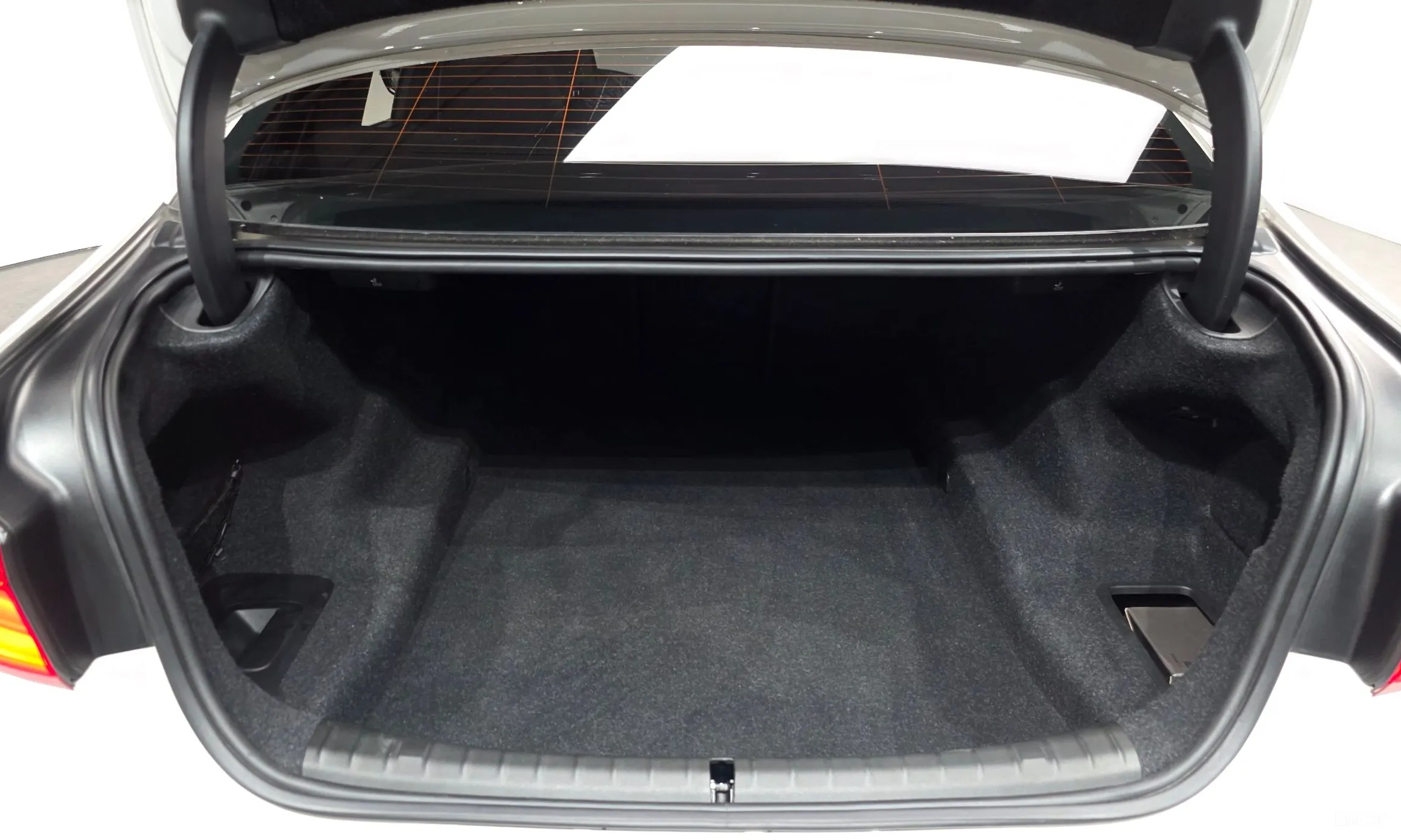 BMW 5 Series (G30) превью 20