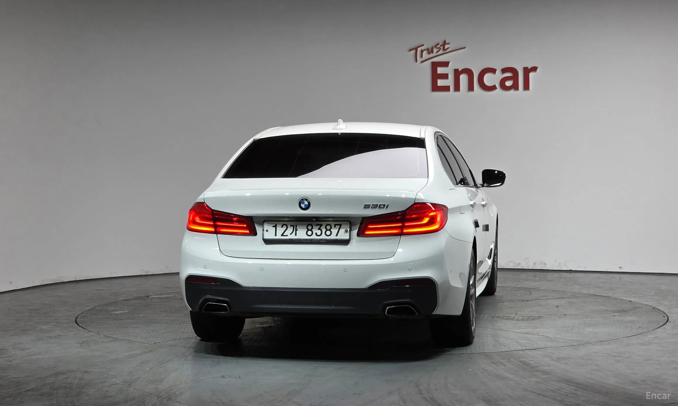BMW 5 Series (G30) превью 4