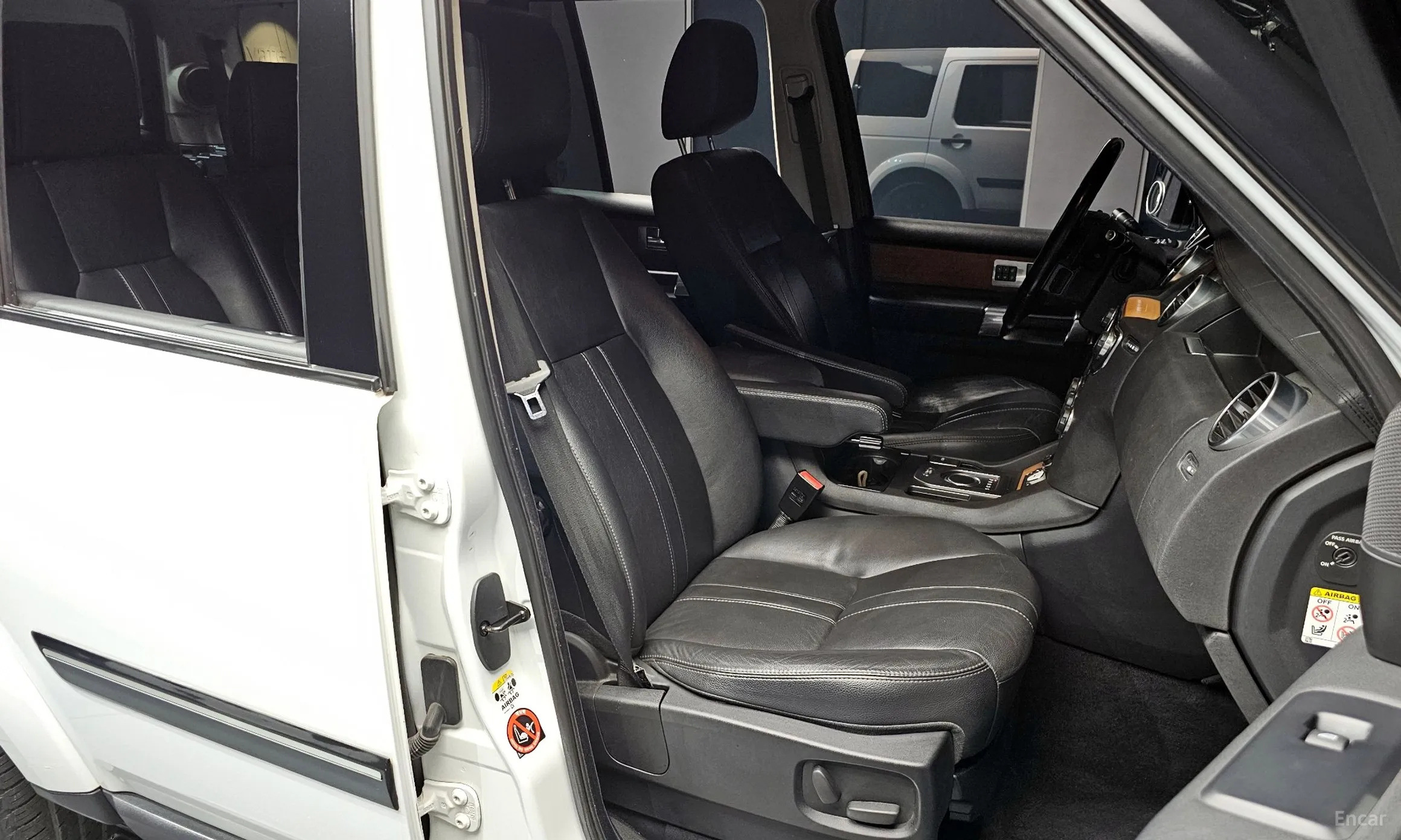Land Rover Discovery 4 превью 10