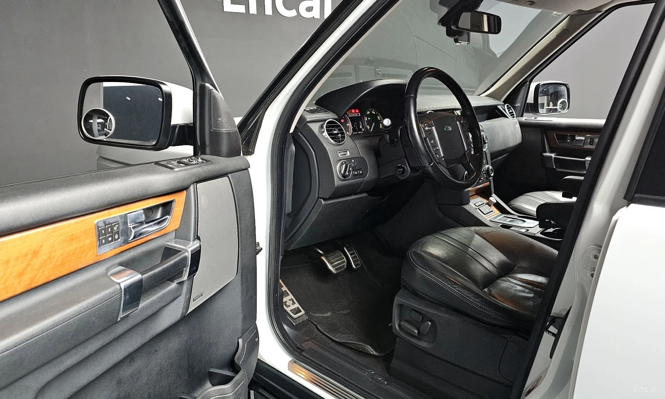 Land Rover Discovery 4 превью 11