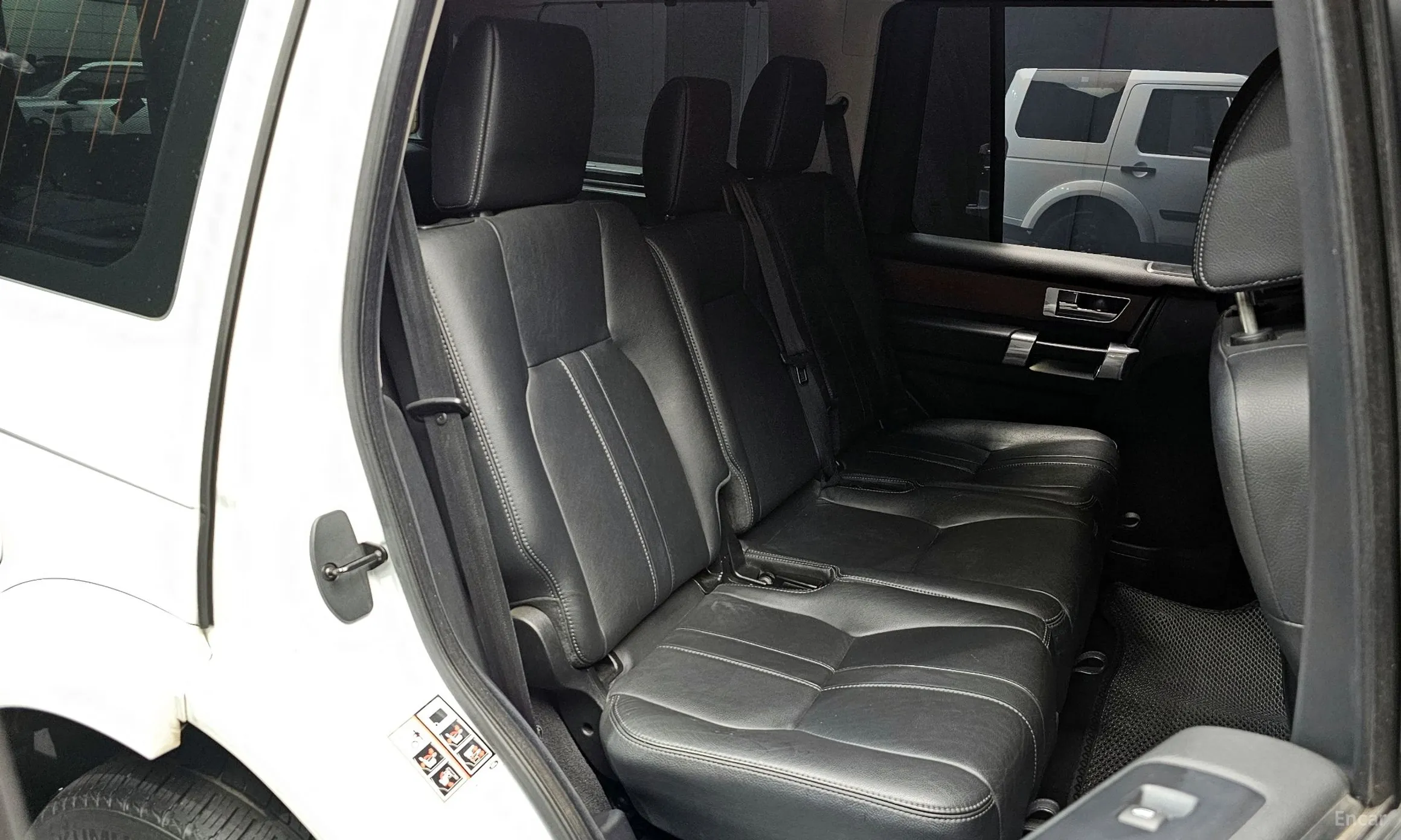 Land Rover Discovery 4 превью 12