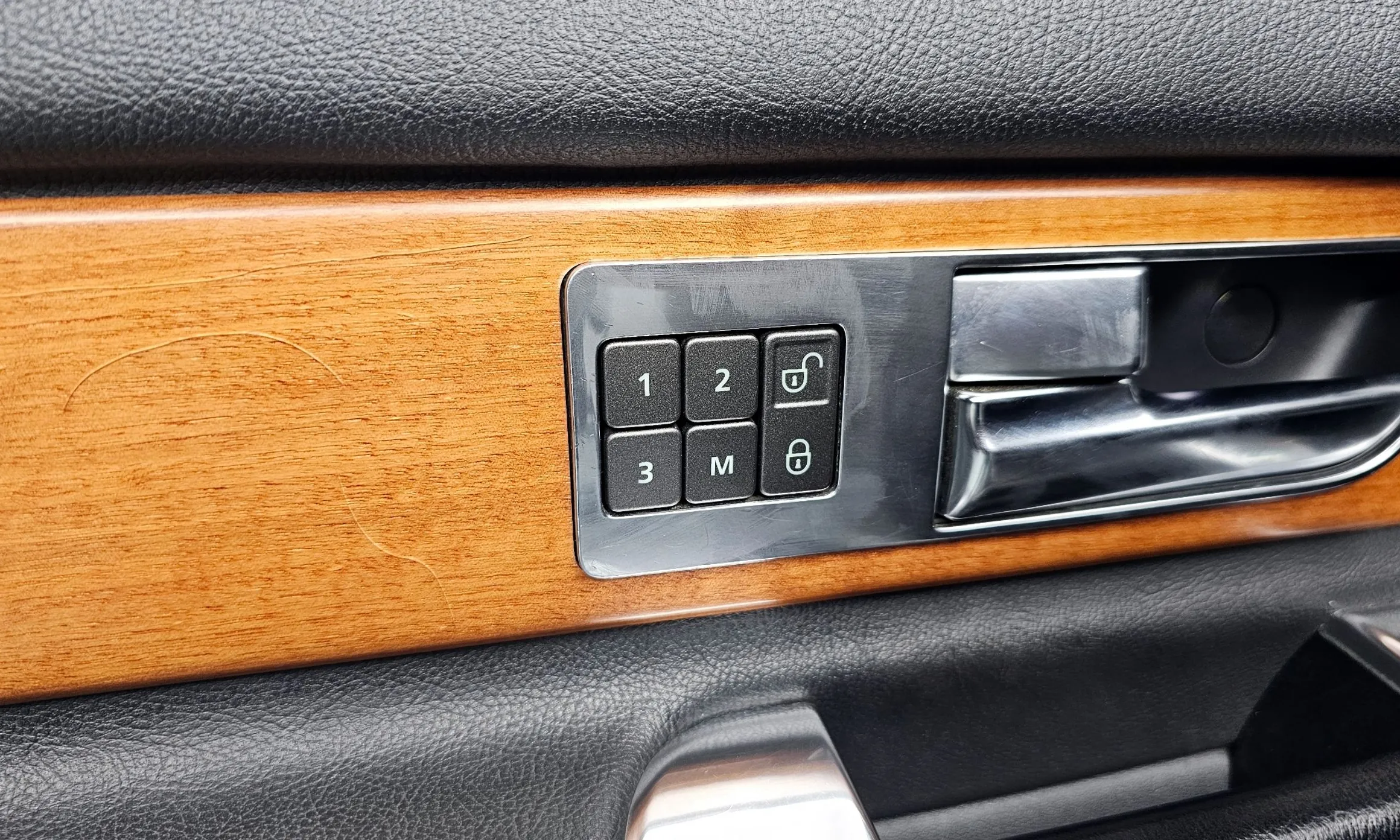 Land Rover Discovery 4 превью 16