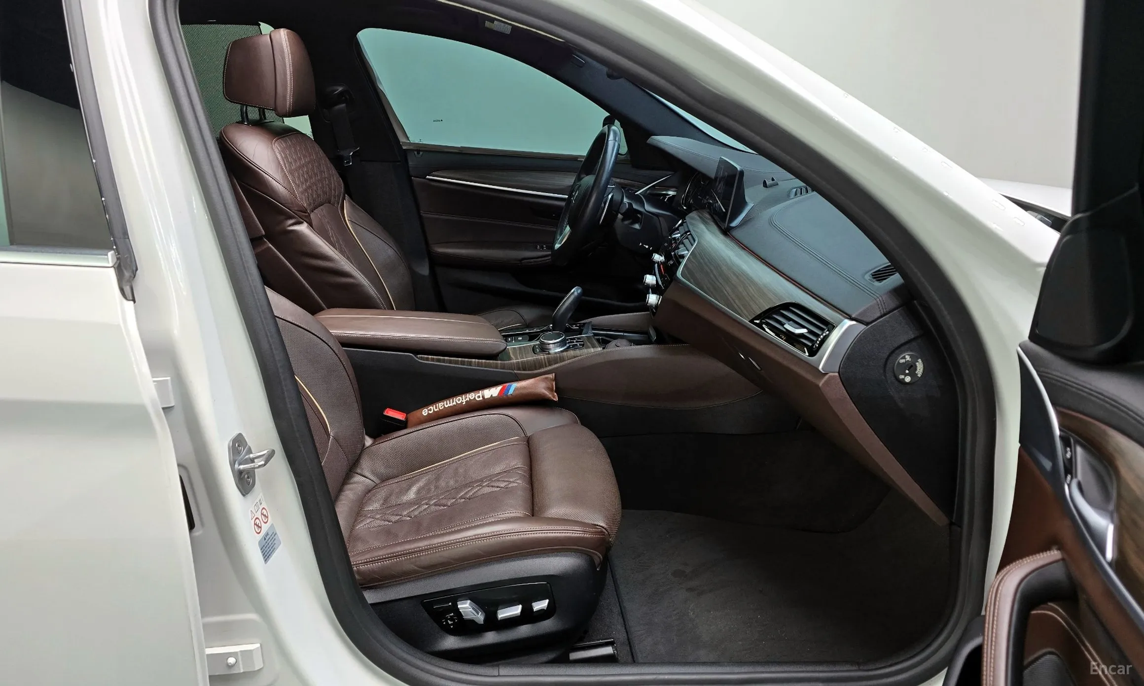 BMW 5 Series (G30) превью 10