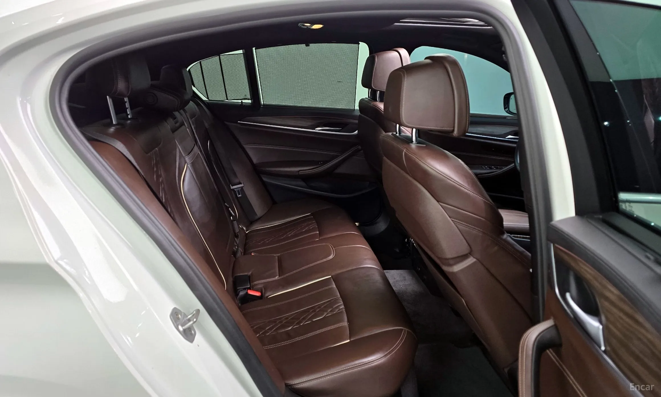 BMW 5 Series (G30) превью 12