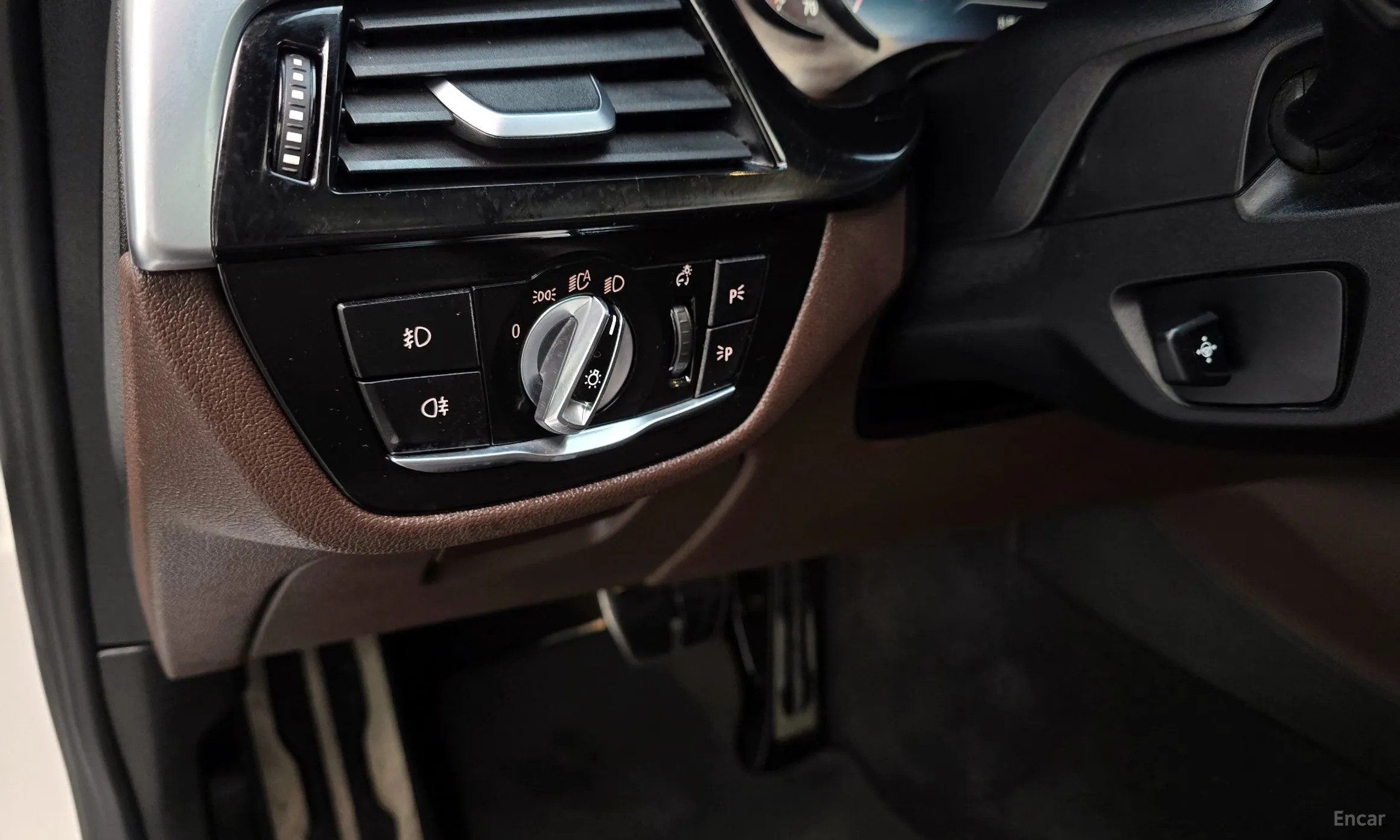 BMW 5 Series (G30) превью 13