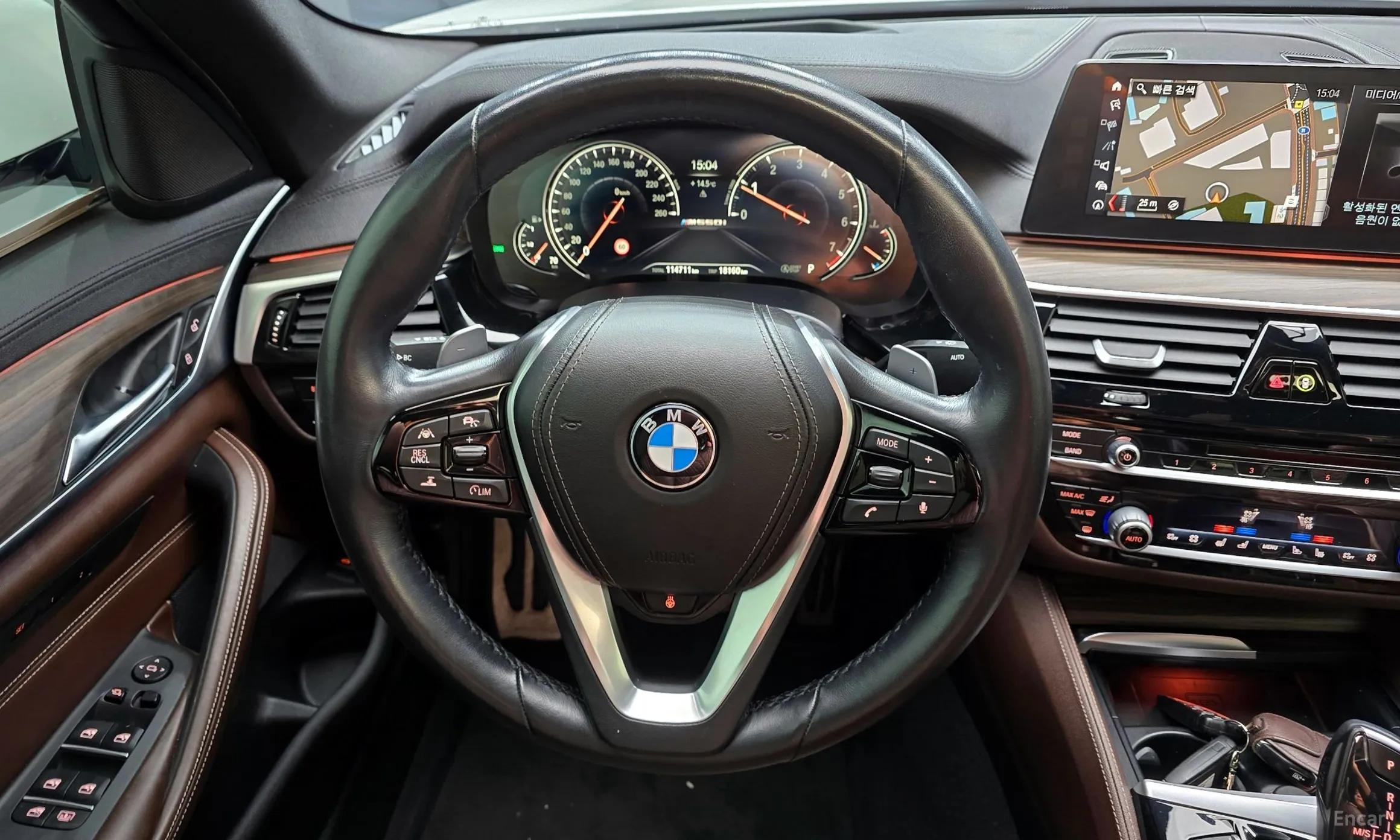 BMW 5 Series (G30) превью 14