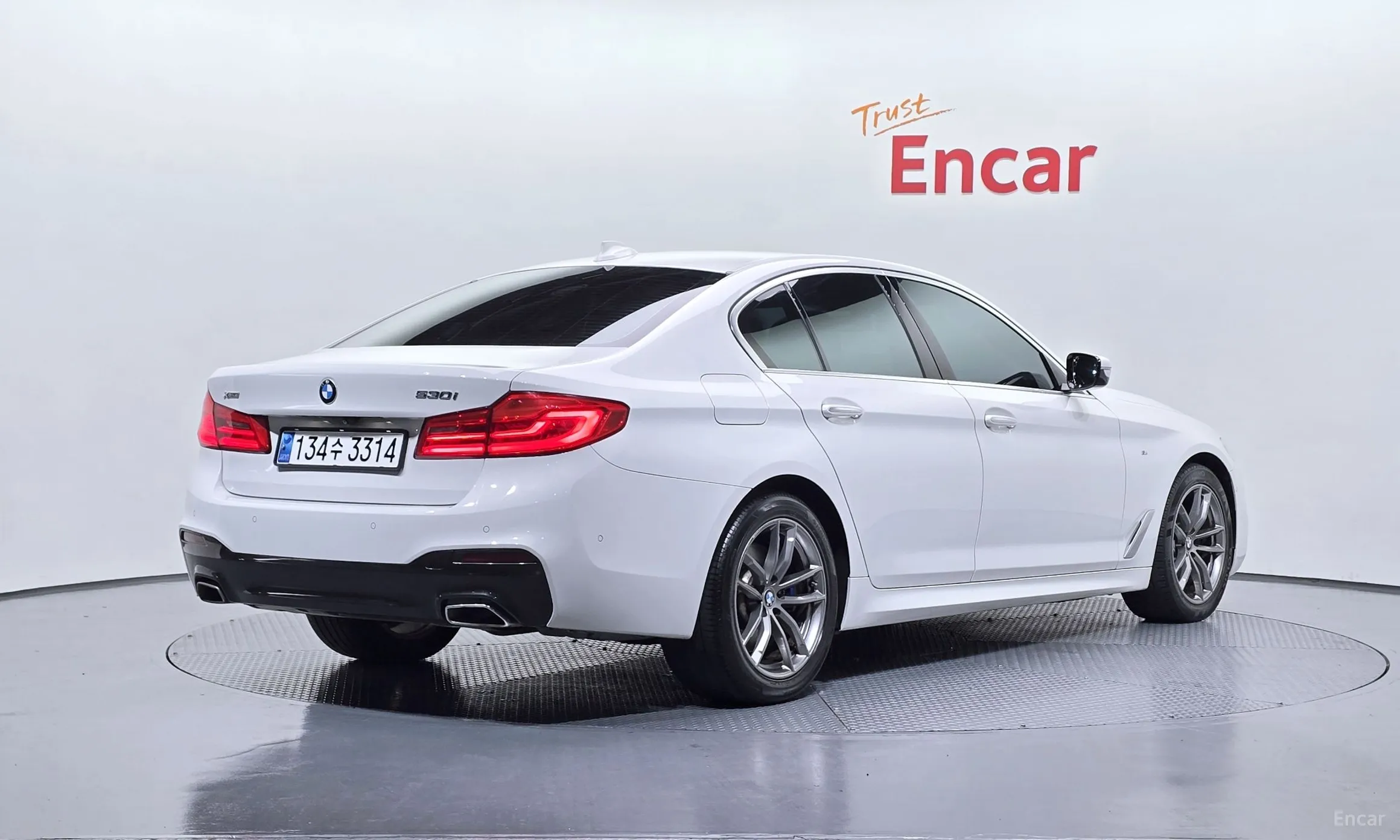 BMW 5 Series (G30) превью 2