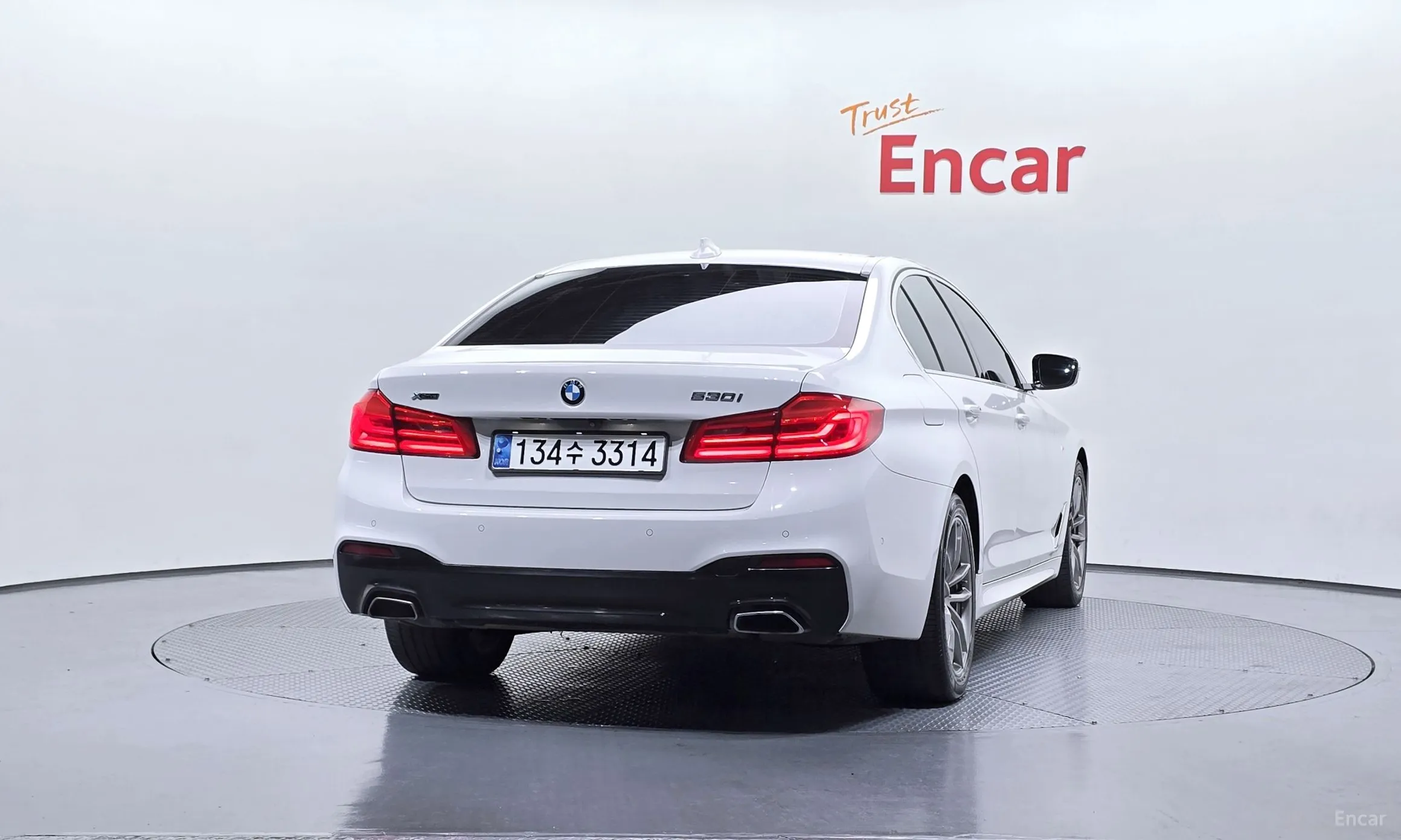 BMW 5 Series (G30) превью 4