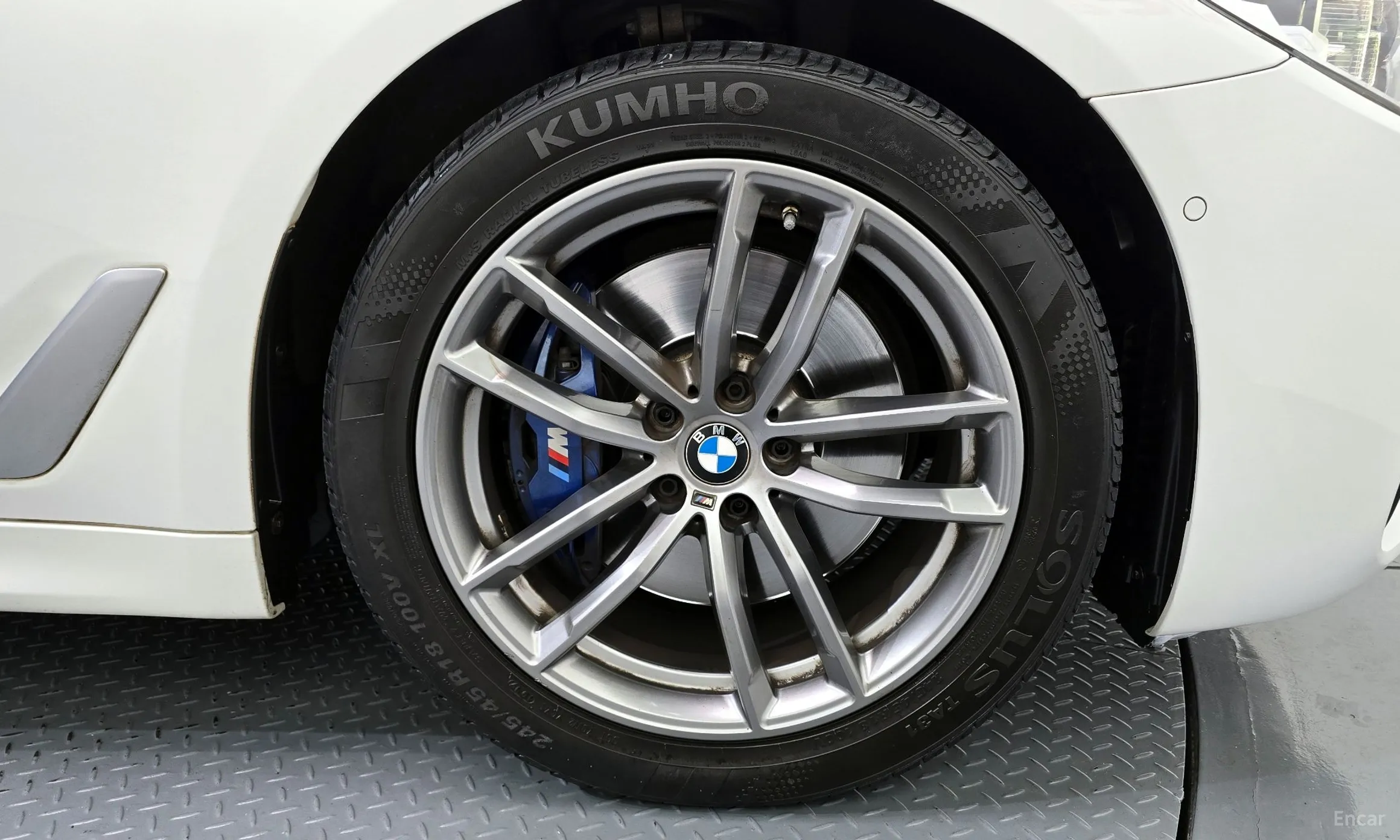 BMW 5 Series (G30) превью 5