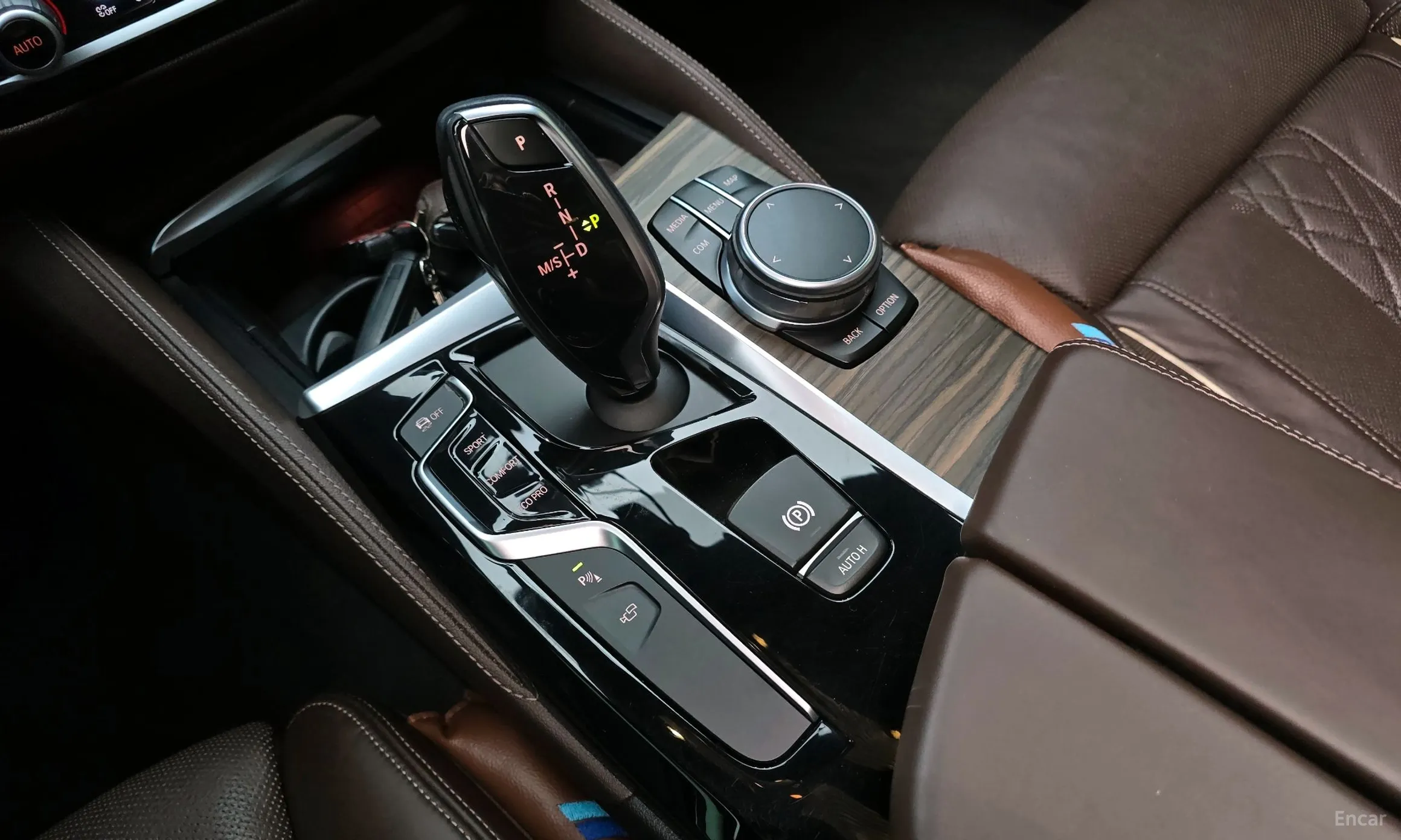 BMW 5 Series (G30) превью 9