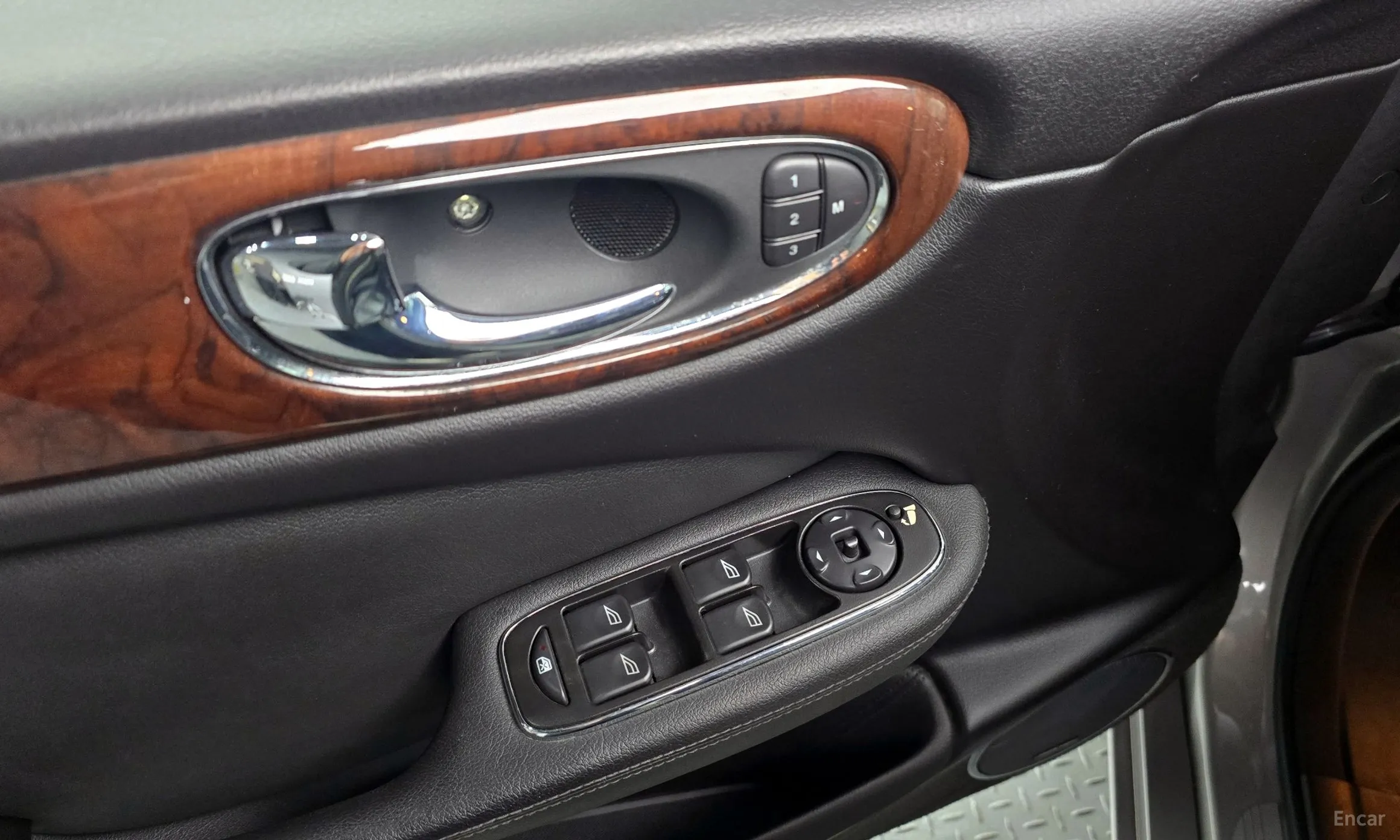 Jaguar XJ-6 превью 14