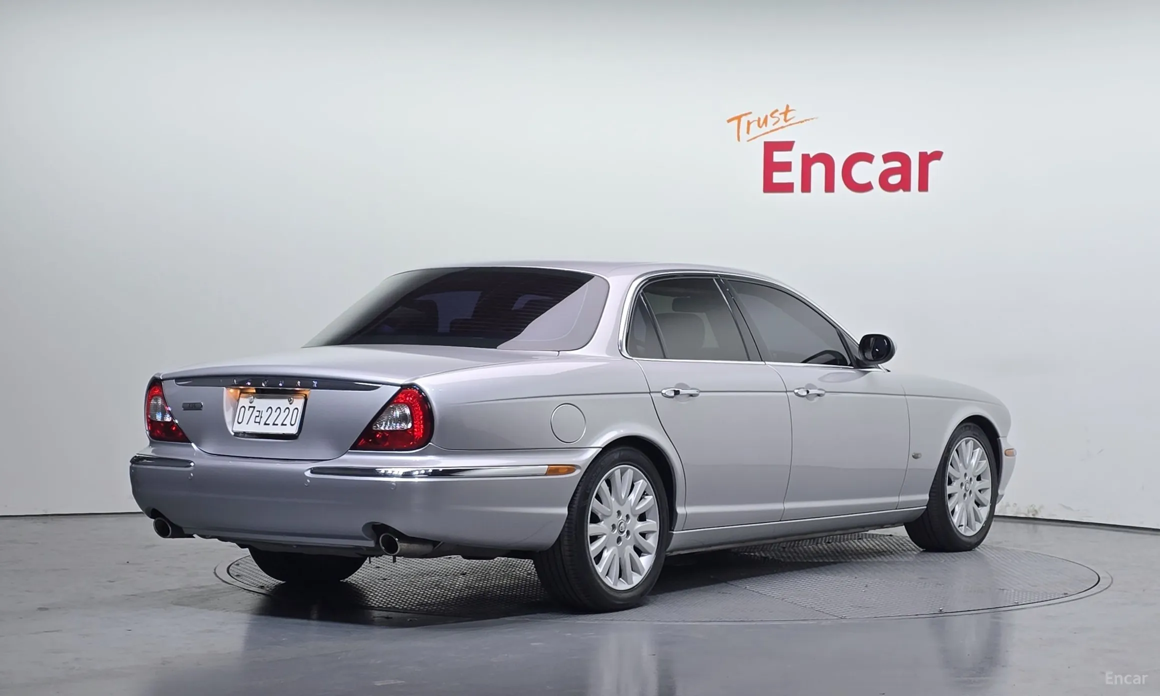 Jaguar XJ-6