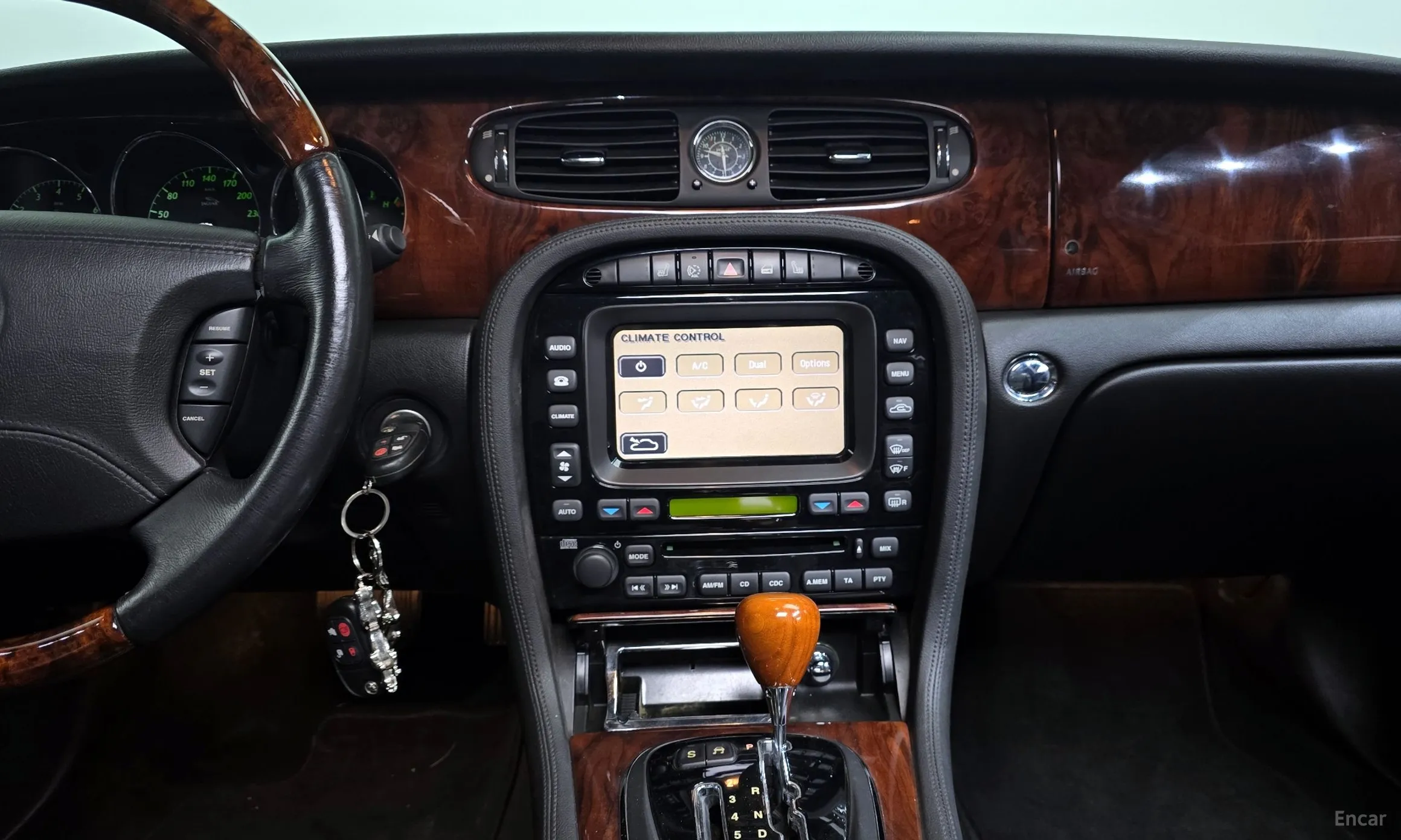 Jaguar XJ-6 превью 19