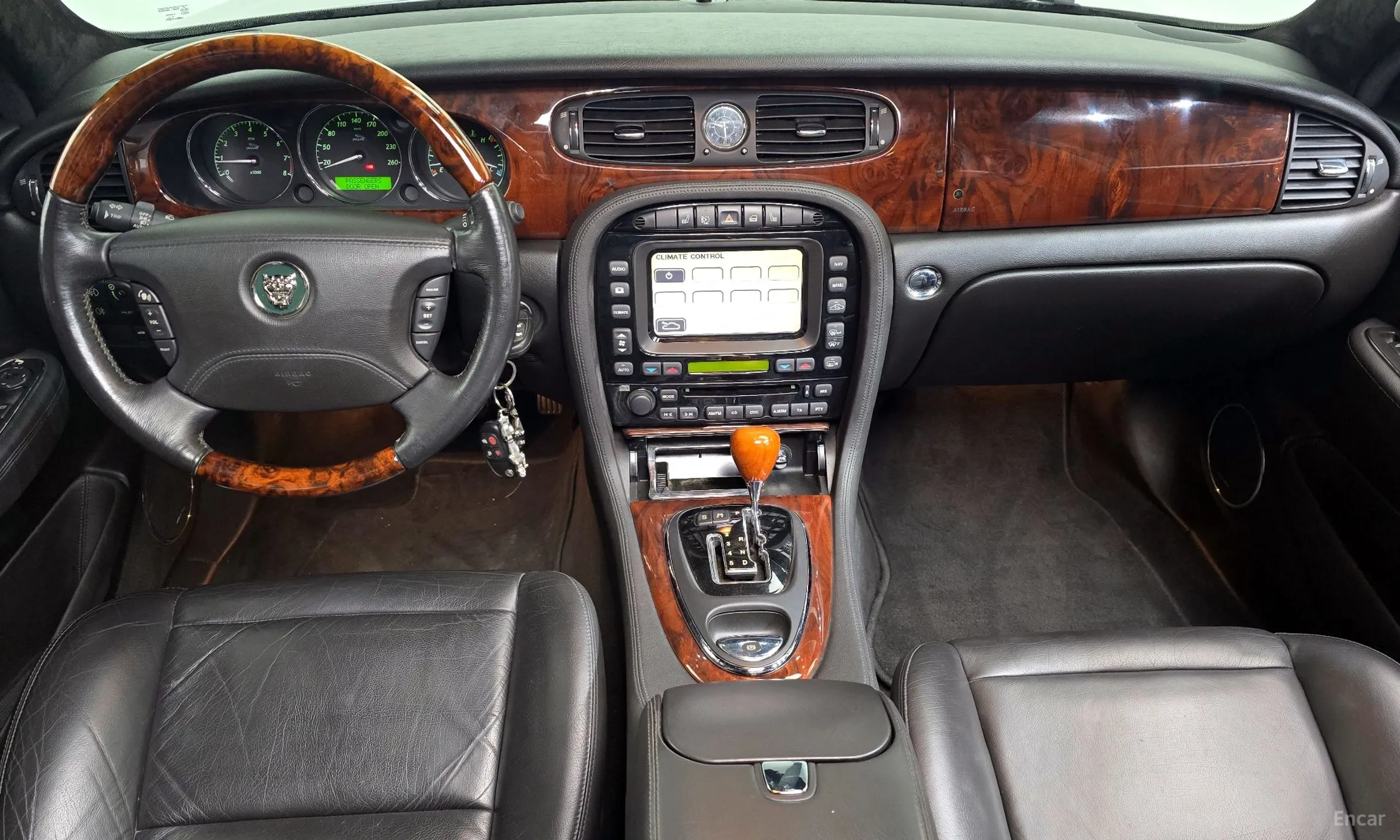 Jaguar XJ-6 превью 7