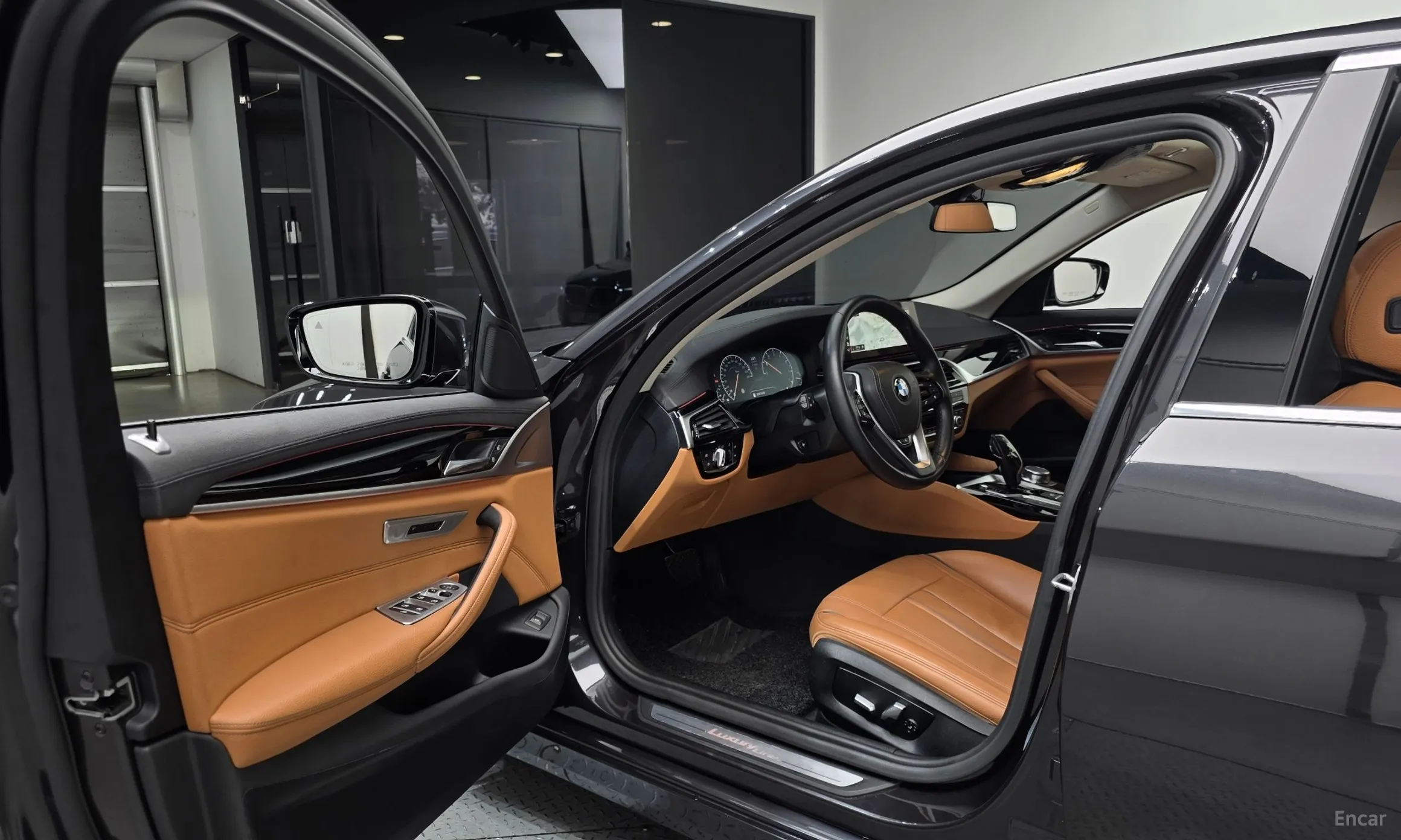 BMW 5 Series (G30) превью 11