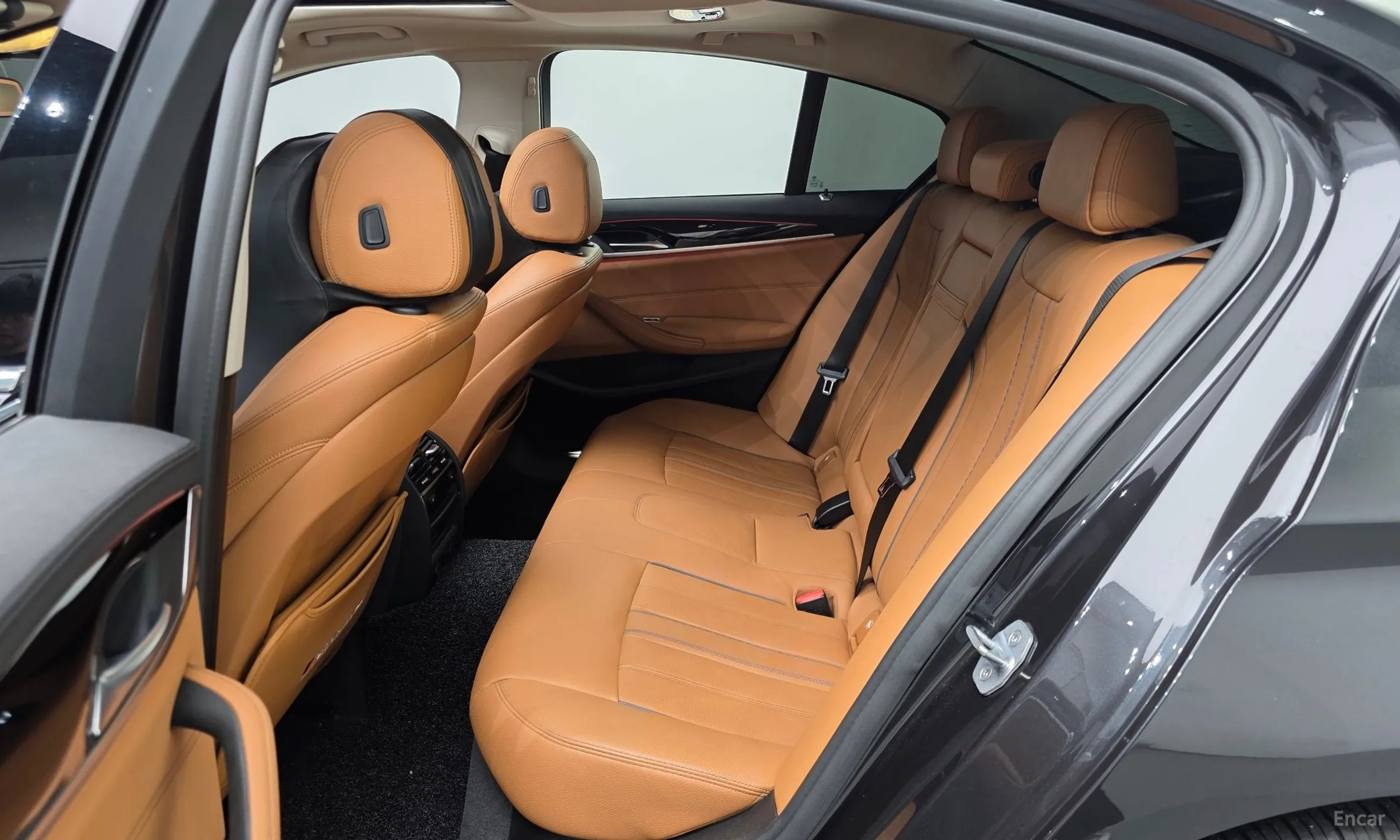 BMW 5 Series (G30) превью 12