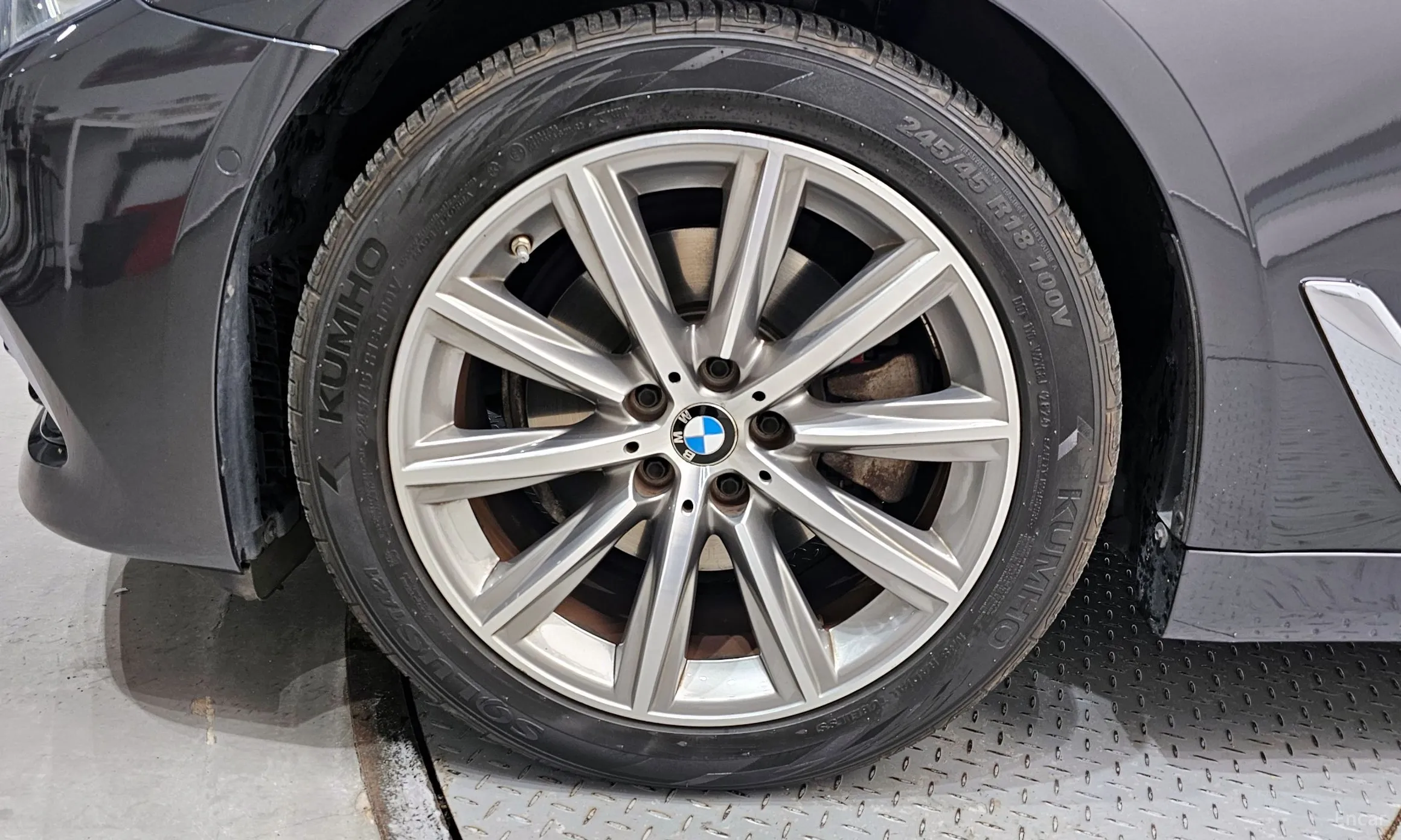BMW 5 Series (G30) превью 5