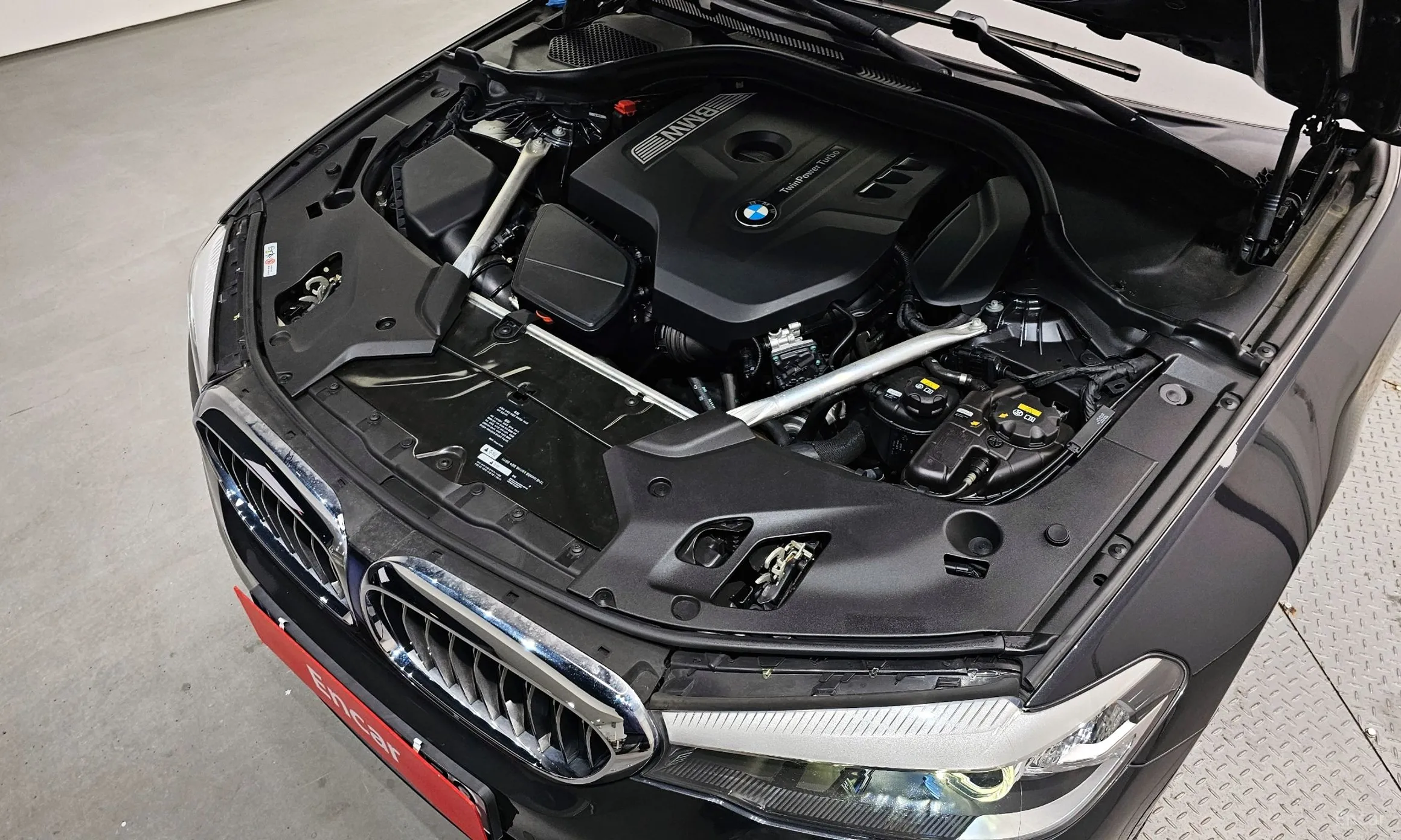 BMW 5 Series (G30) превью 6